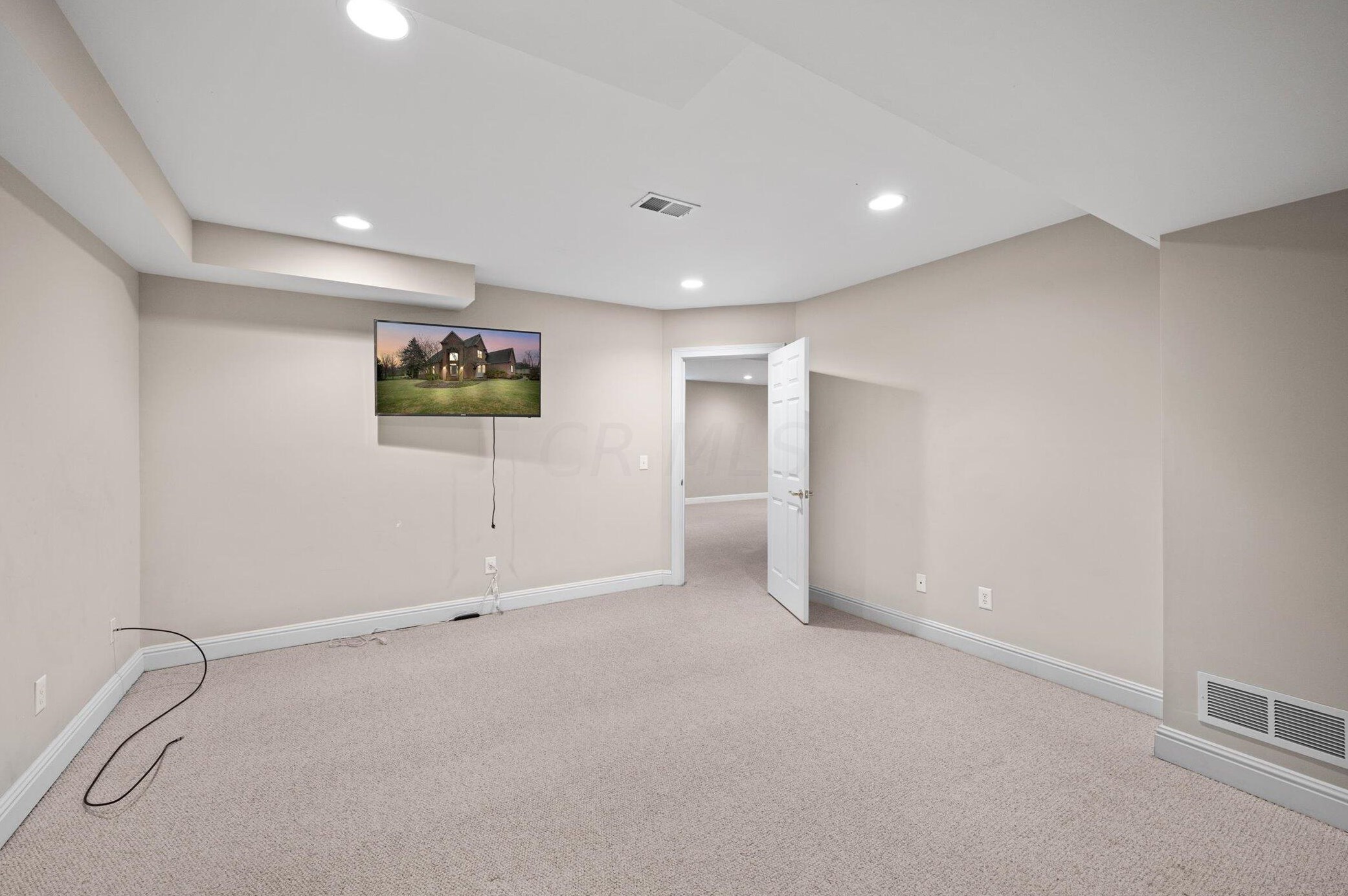 8244 Campden Lakes Blvd, Dublin OH  43016-8252 exterior