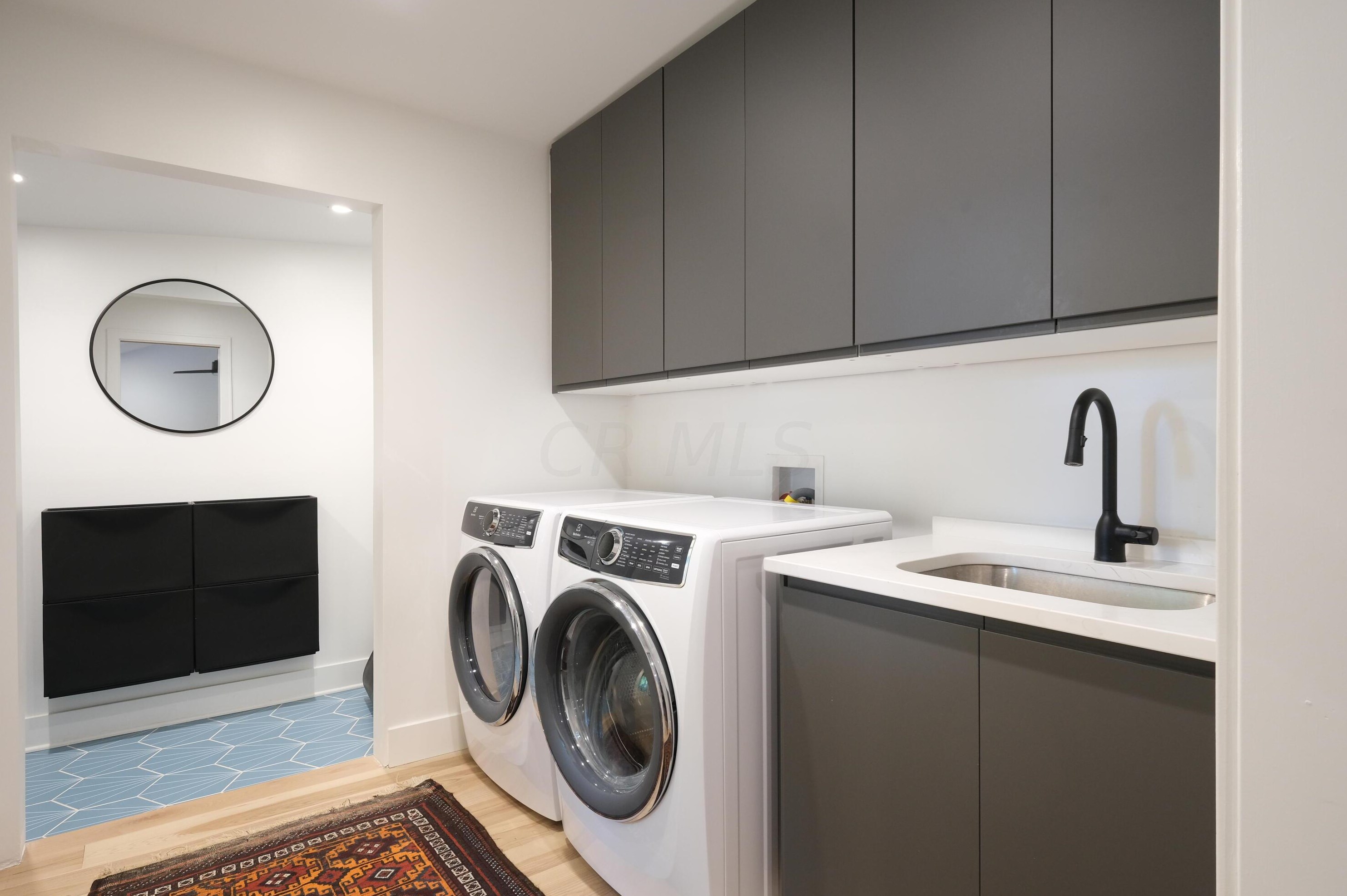 3049 Leeds Rd, Columbus OH  43221-2628 exterior