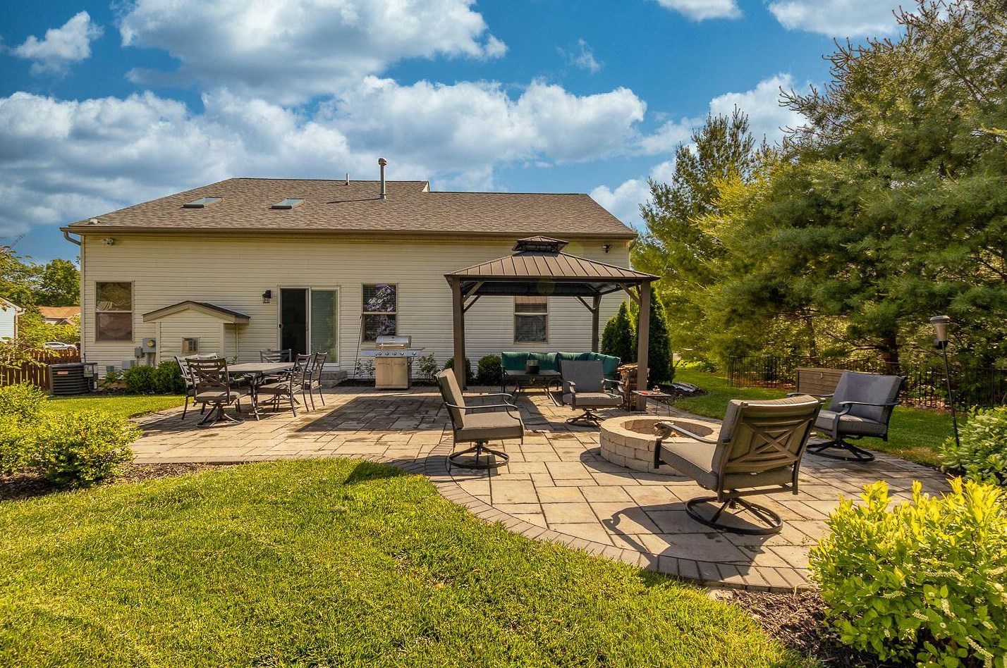 621 Norfolk Ct, Pickerington OH  43147-2066 exterior