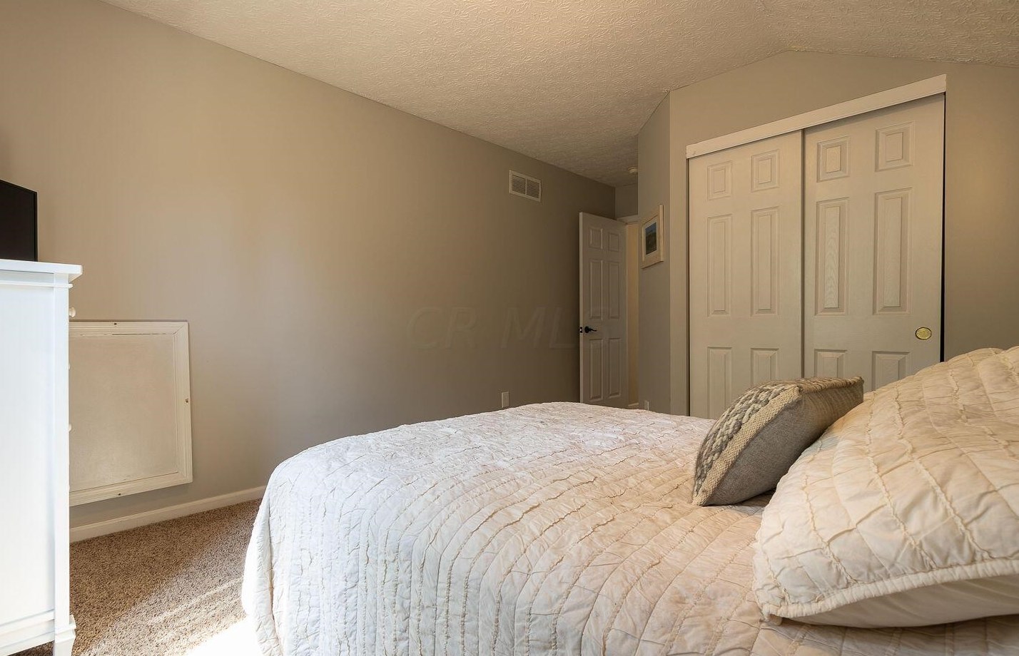 621 Norfolk Ct, Pickerington OH  43147-2066 exterior