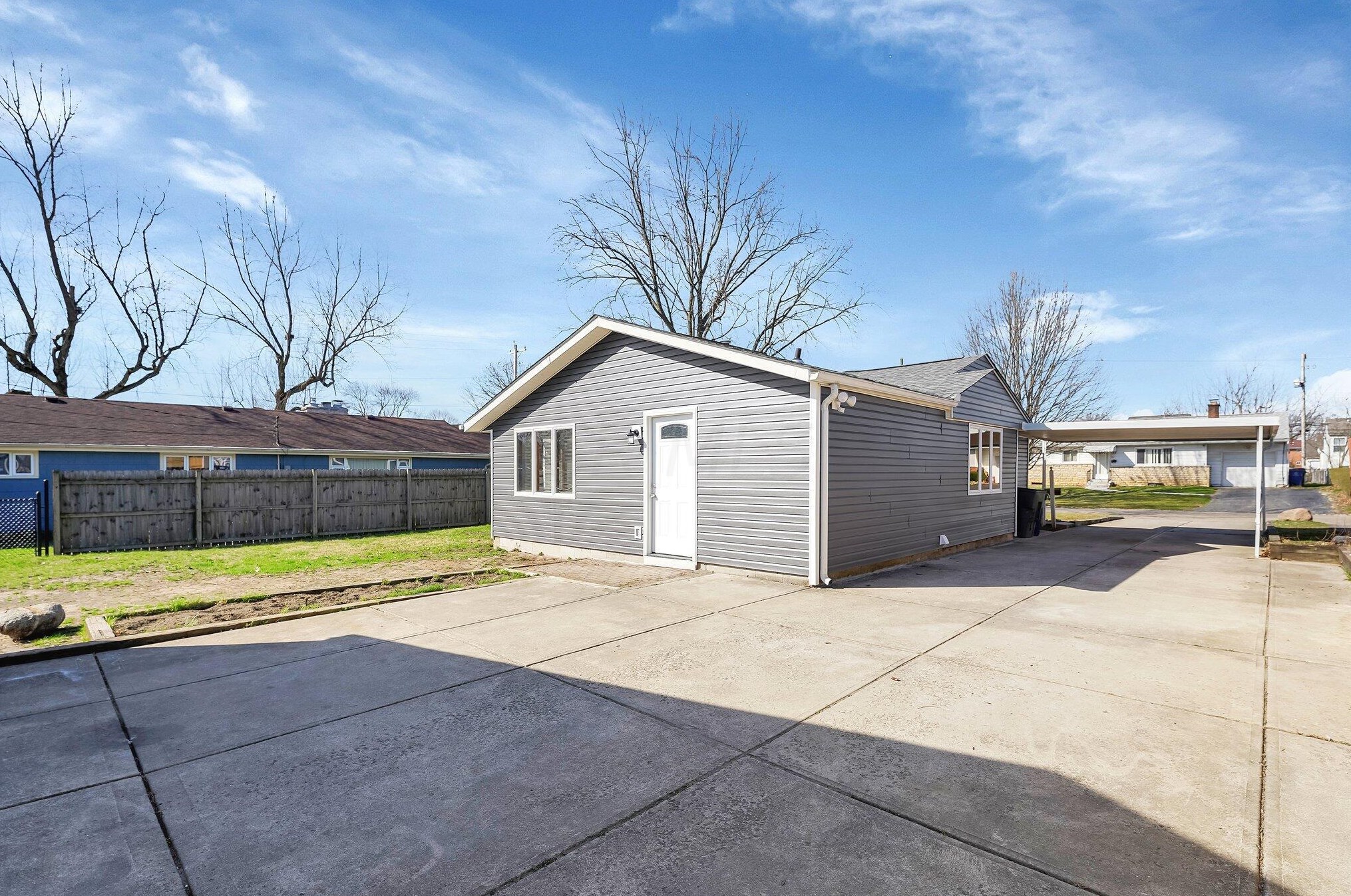 702 Josephine Ave, Columbus OH  43204-1113 exterior