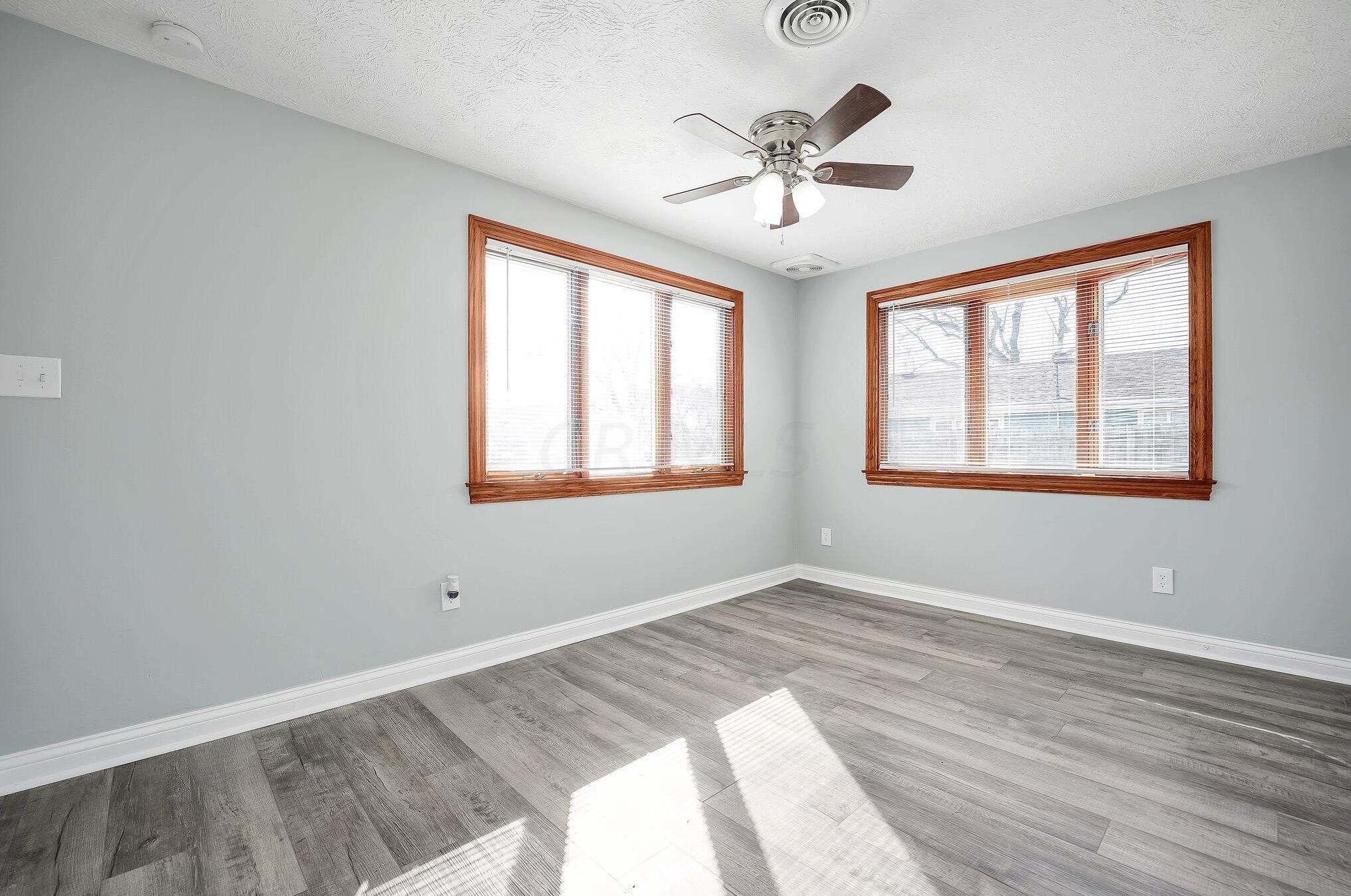 702 Josephine Ave, Columbus OH  43204-1113 exterior