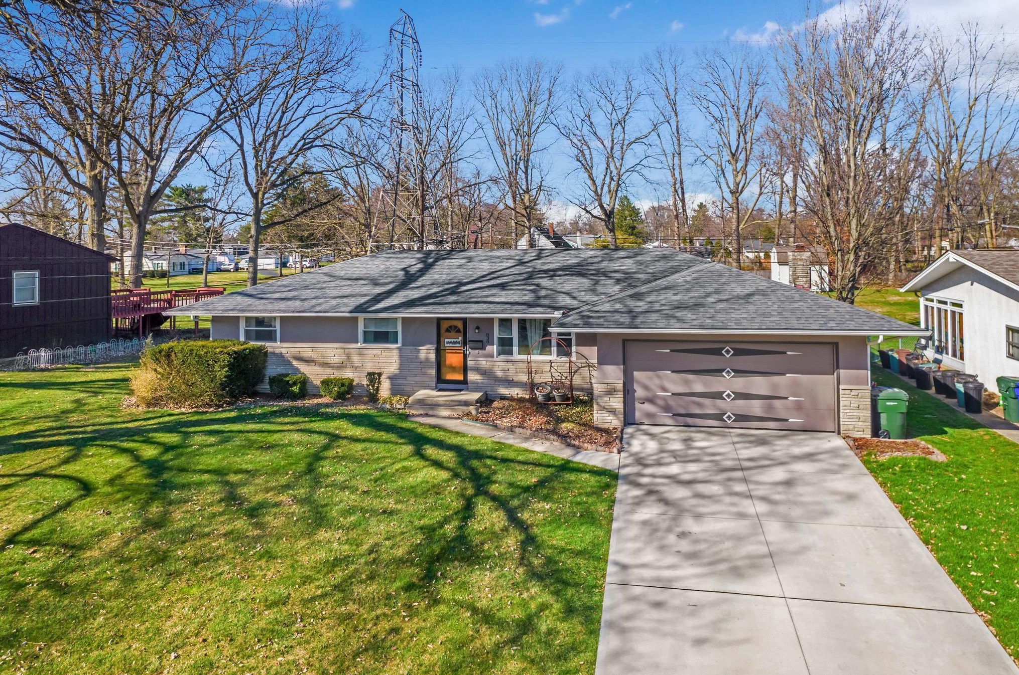 838 Inwood Pl, Columbus, OH 43224-1918