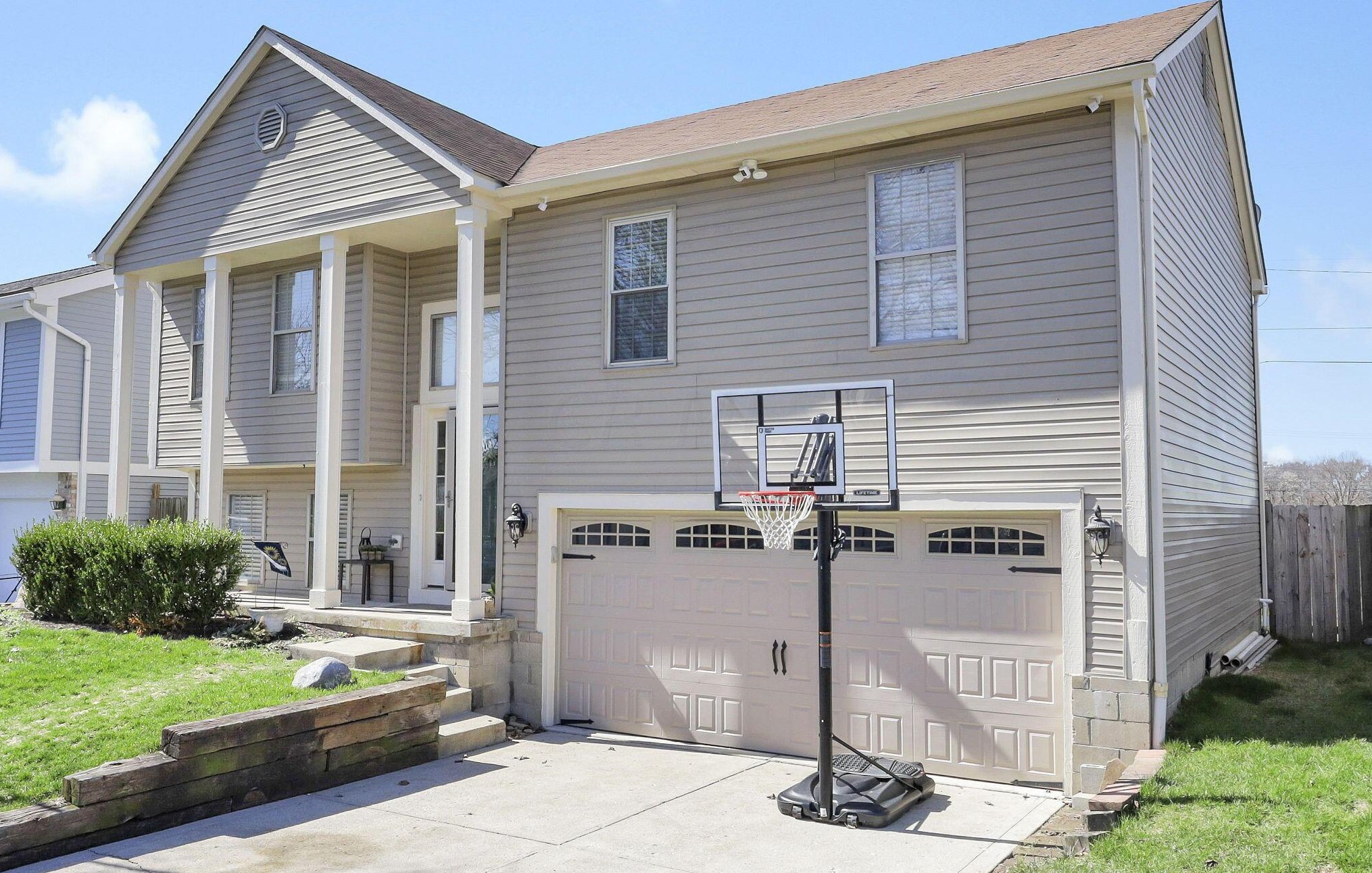 1273 Trevor Ct, Columbus, OH 43204-1782