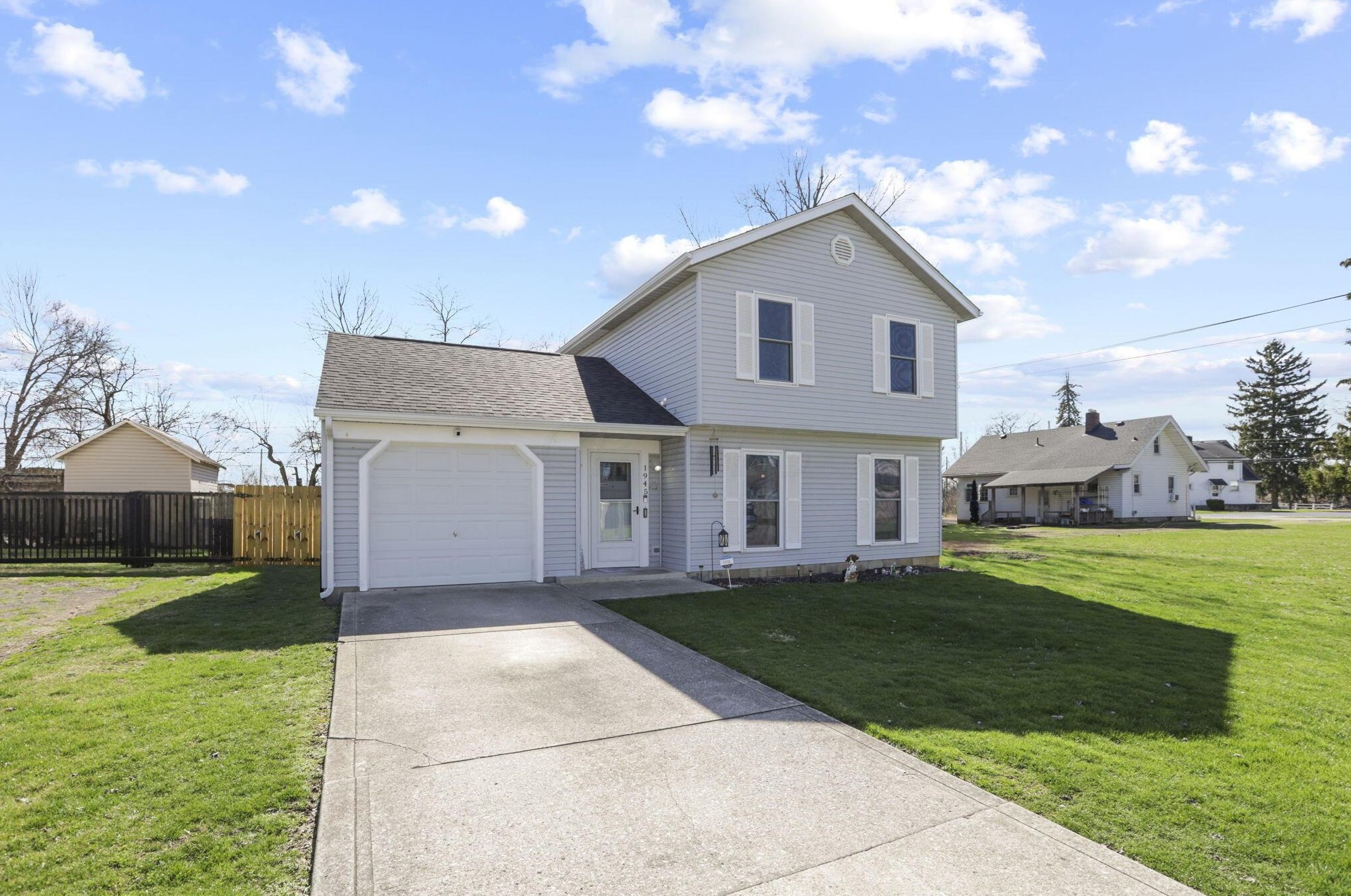 1945 Locust St, Columbus, OH 43207-4312