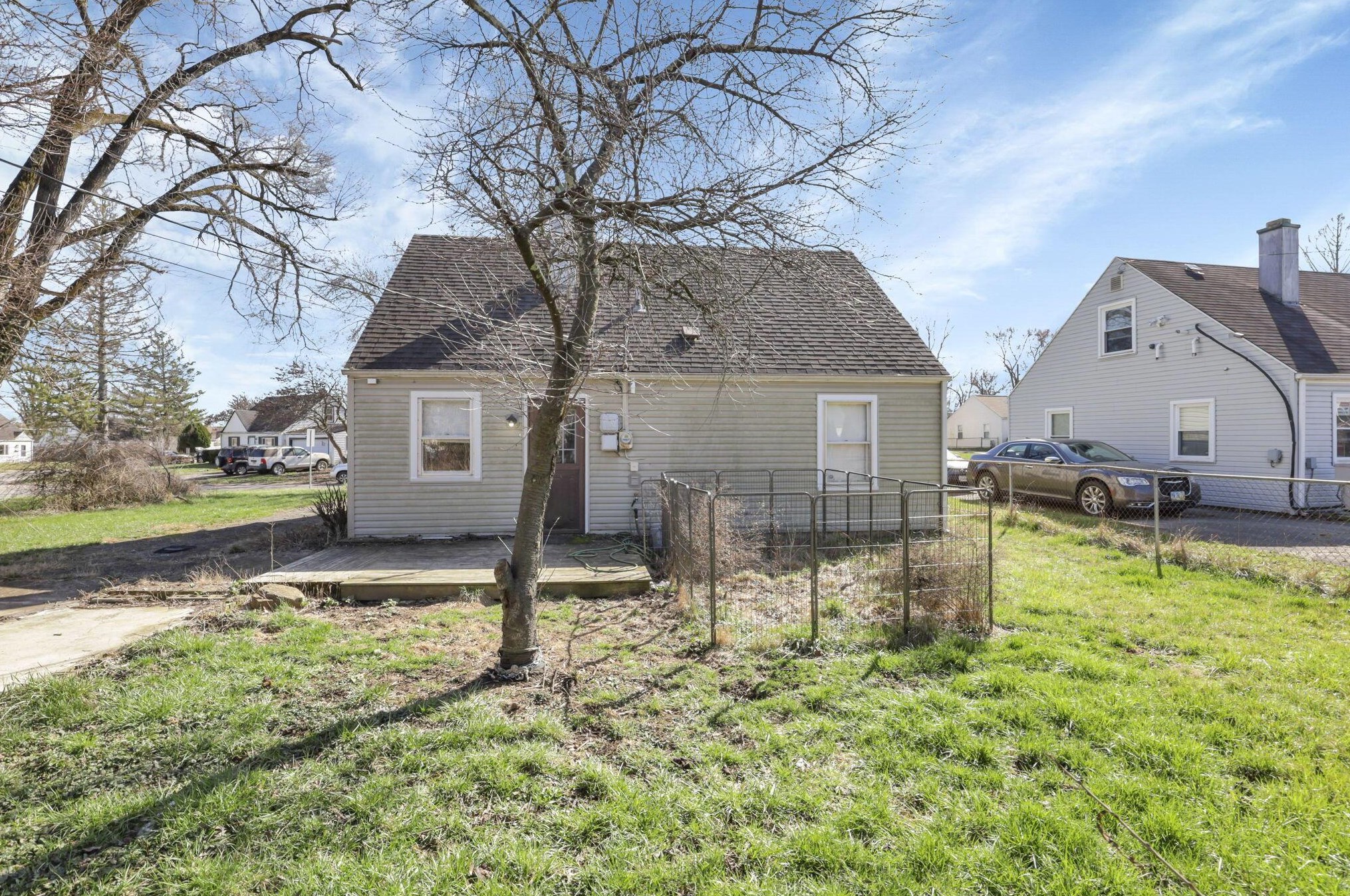 2434 Northglen Dr, Columbus OH  43224-4674 exterior