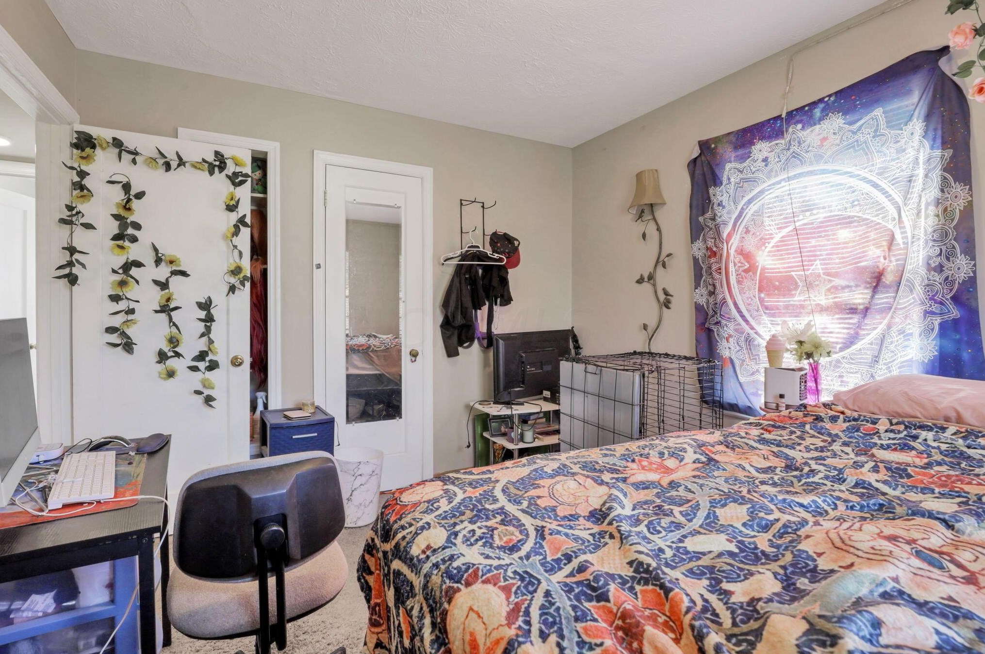 2434 Northglen Dr, Columbus OH  43224-4674 exterior