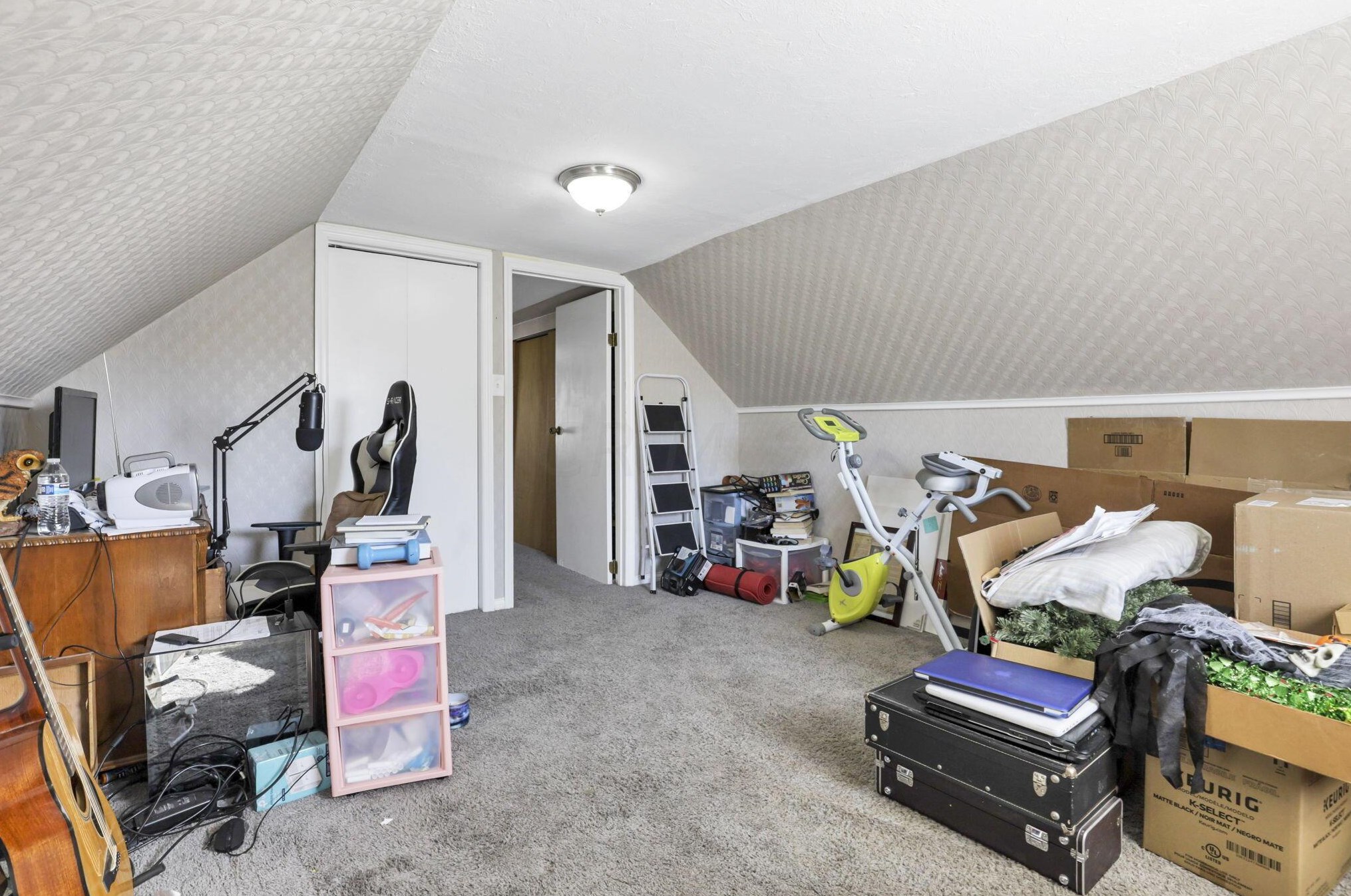 2434 Northglen Dr, Columbus OH  43224-4674 exterior