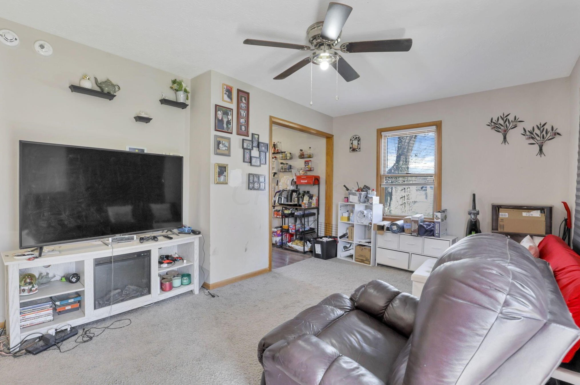 2434 Northglen Dr, Columbus OH  43224-4674 exterior