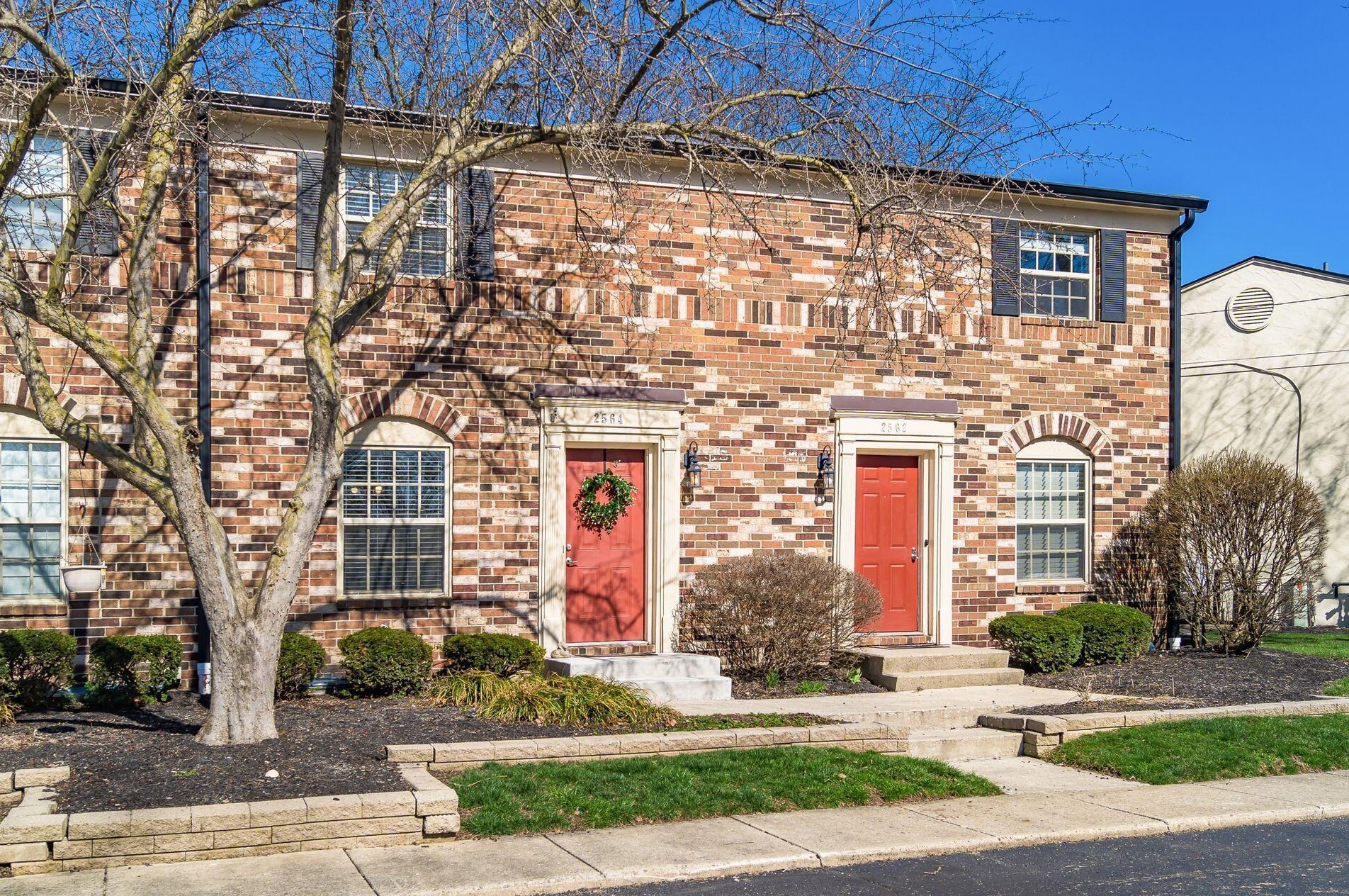 2564 Shore Line Ln, Columbus OH  43221-3685 exterior