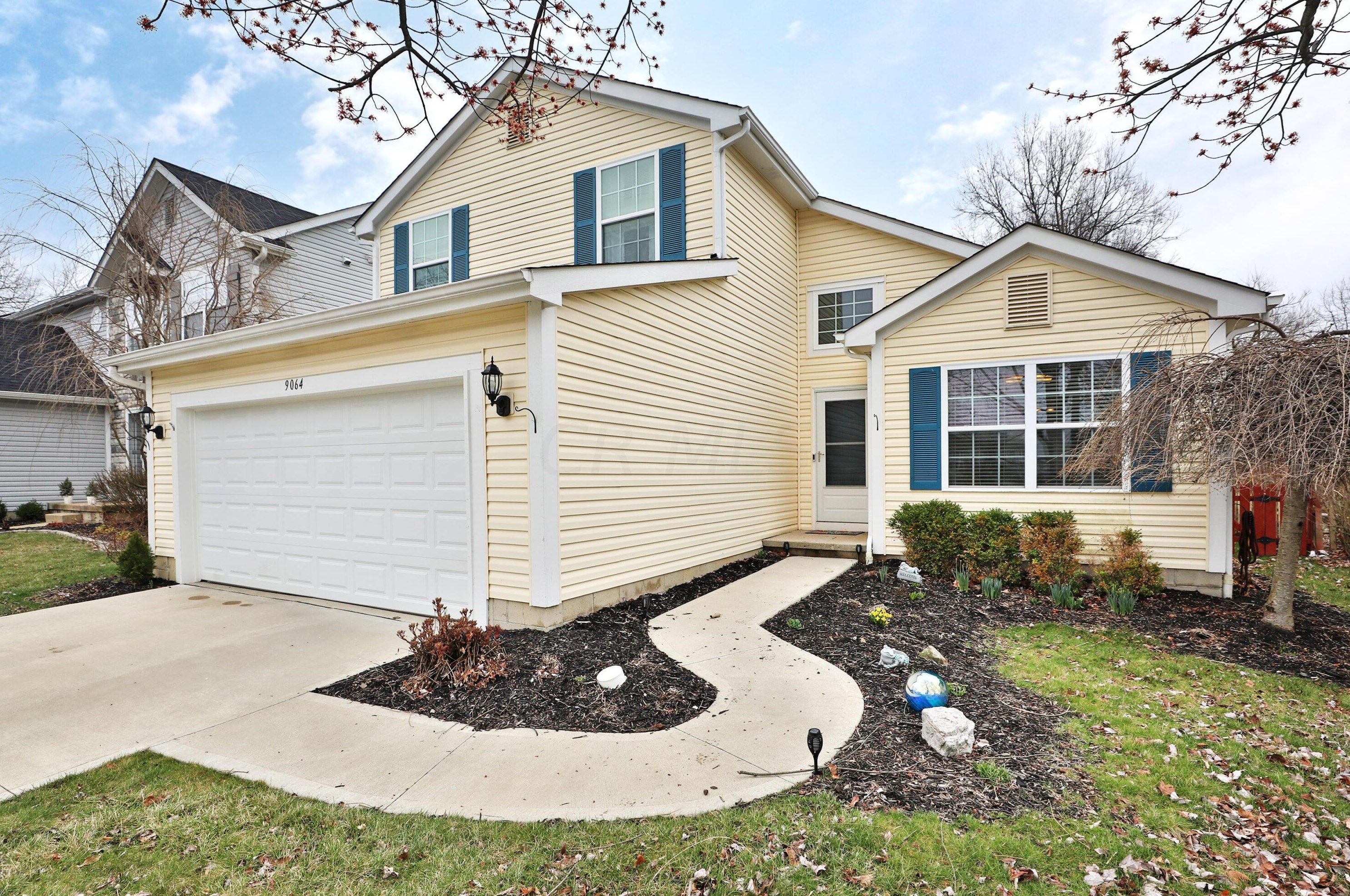 9064 Misty Dawn Dr, Columbus, OH 43240-6039
