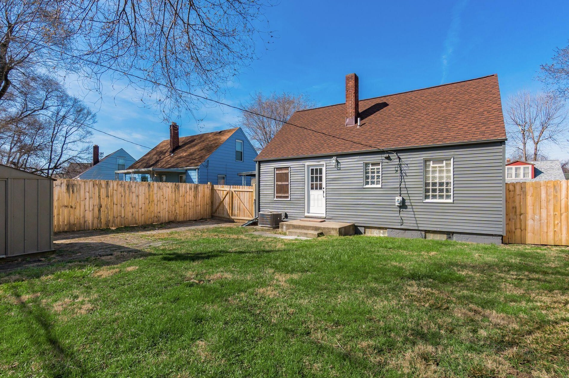 842 Clay Ct, Columbus OH  43205-1652 exterior