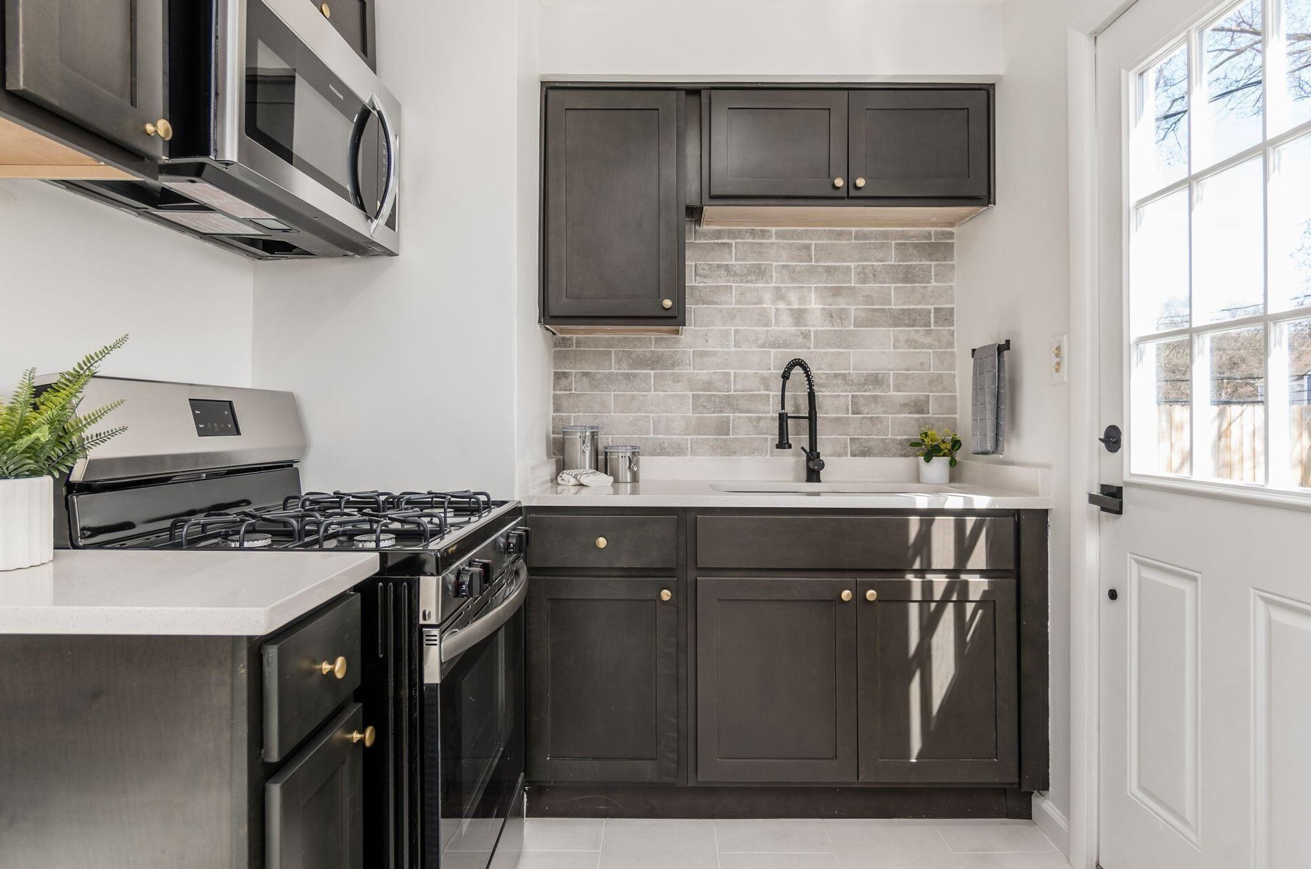 842 Clay Ct, Columbus OH  43205-1652 exterior