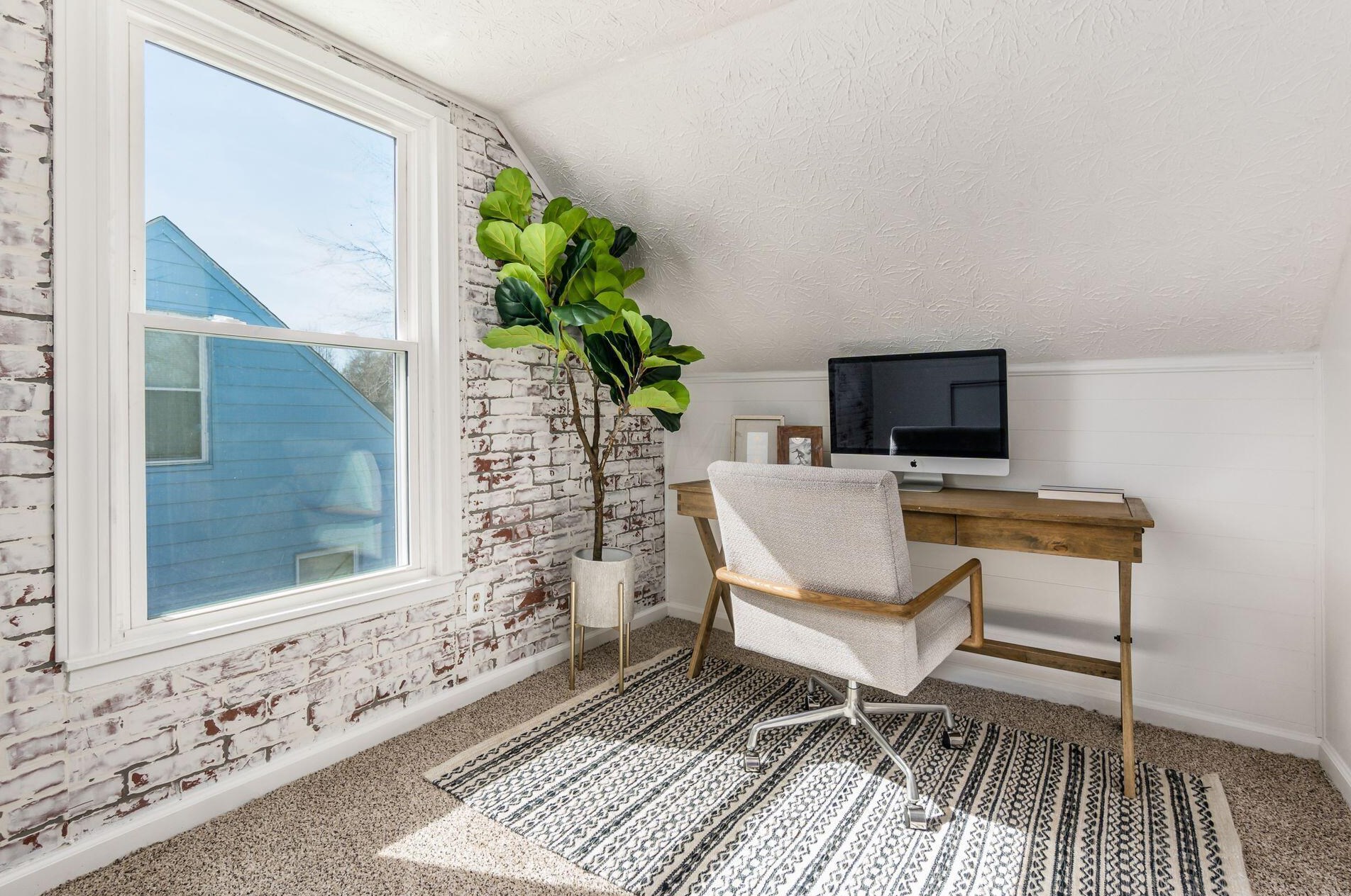 842 Clay Ct, Columbus OH  43205-1652 exterior