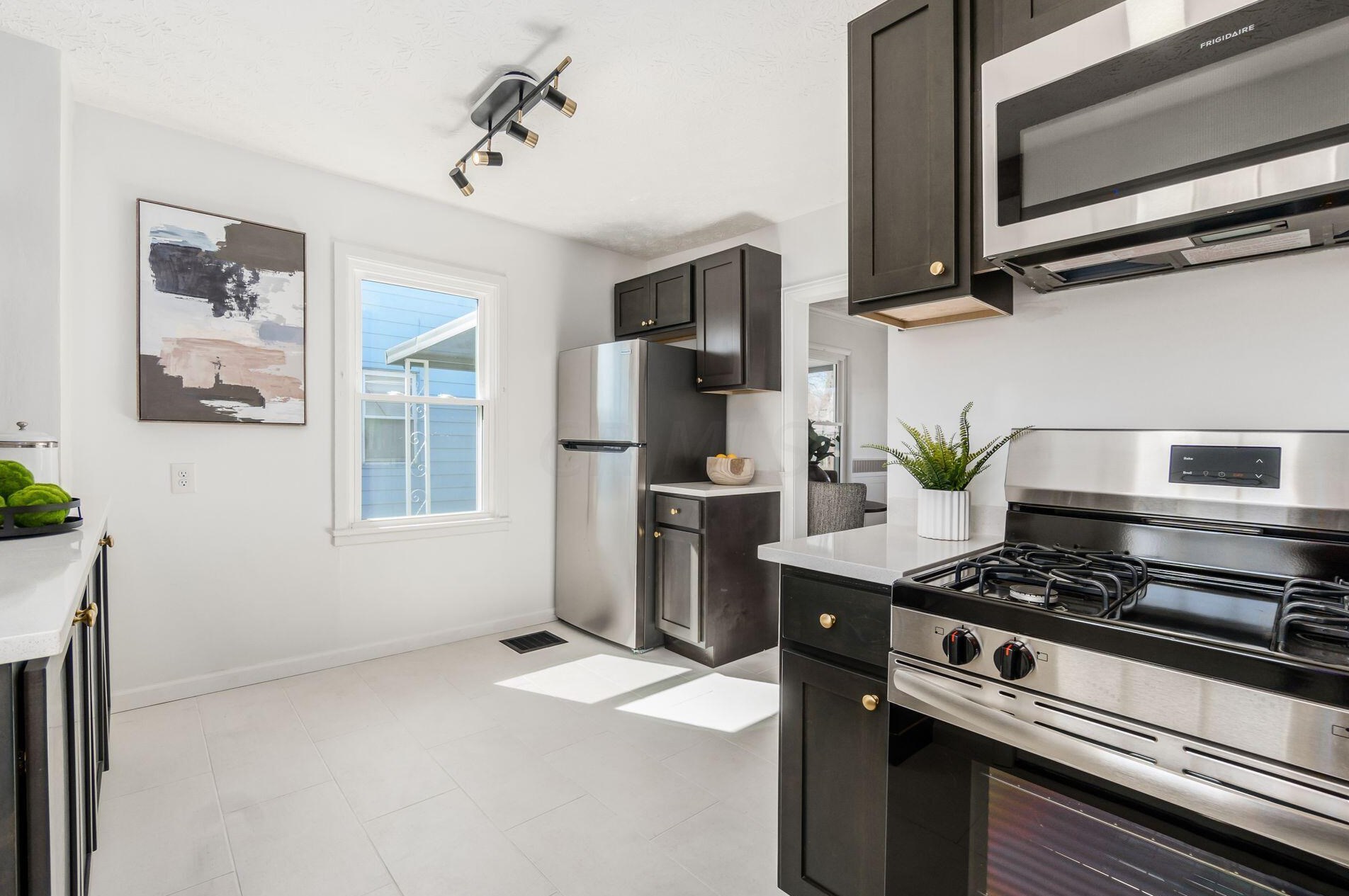 842 Clay Ct, Columbus OH  43205-1652 exterior