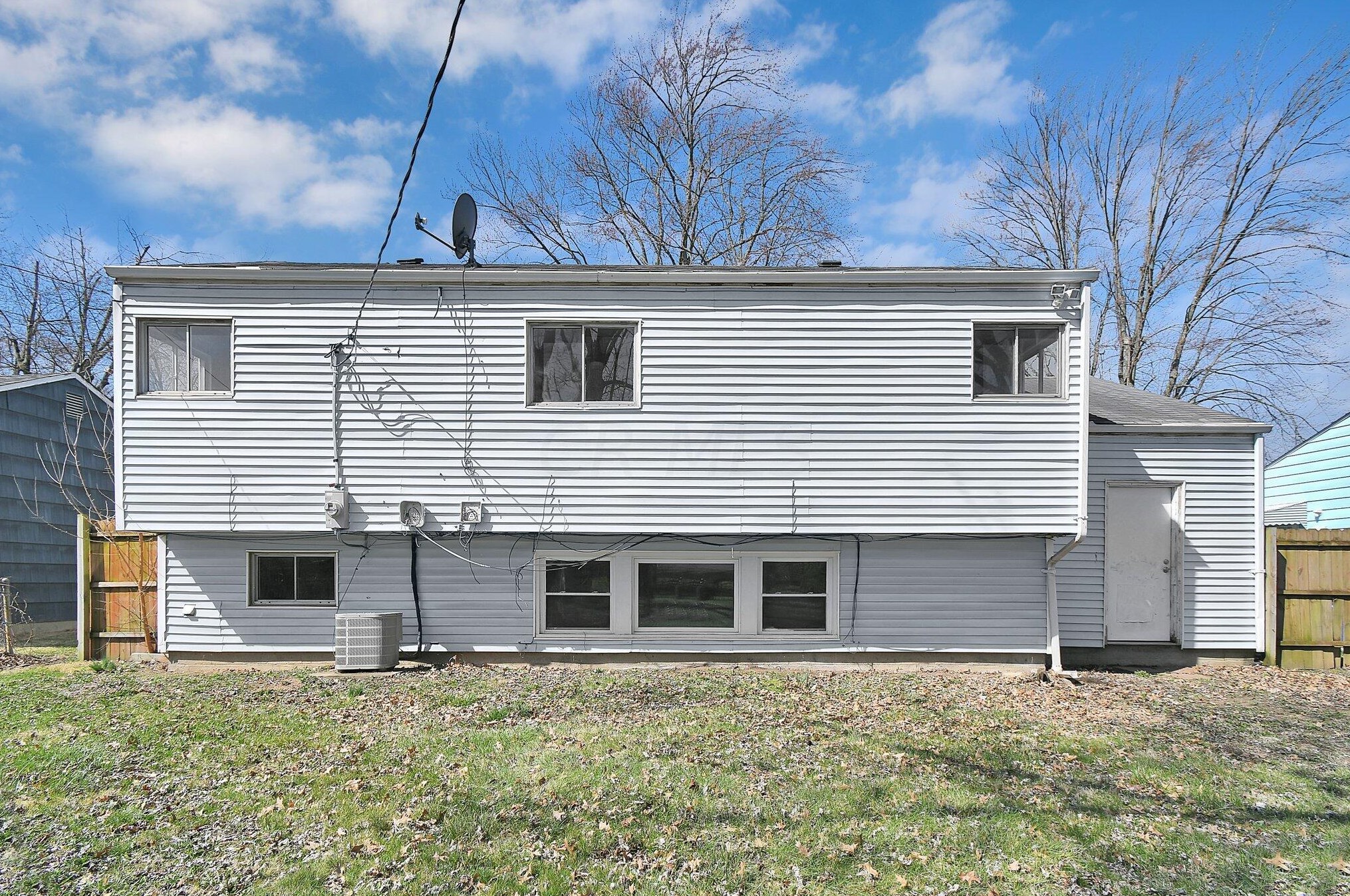 1144 Manfeld Dr, Columbus OH  43227-1434 exterior