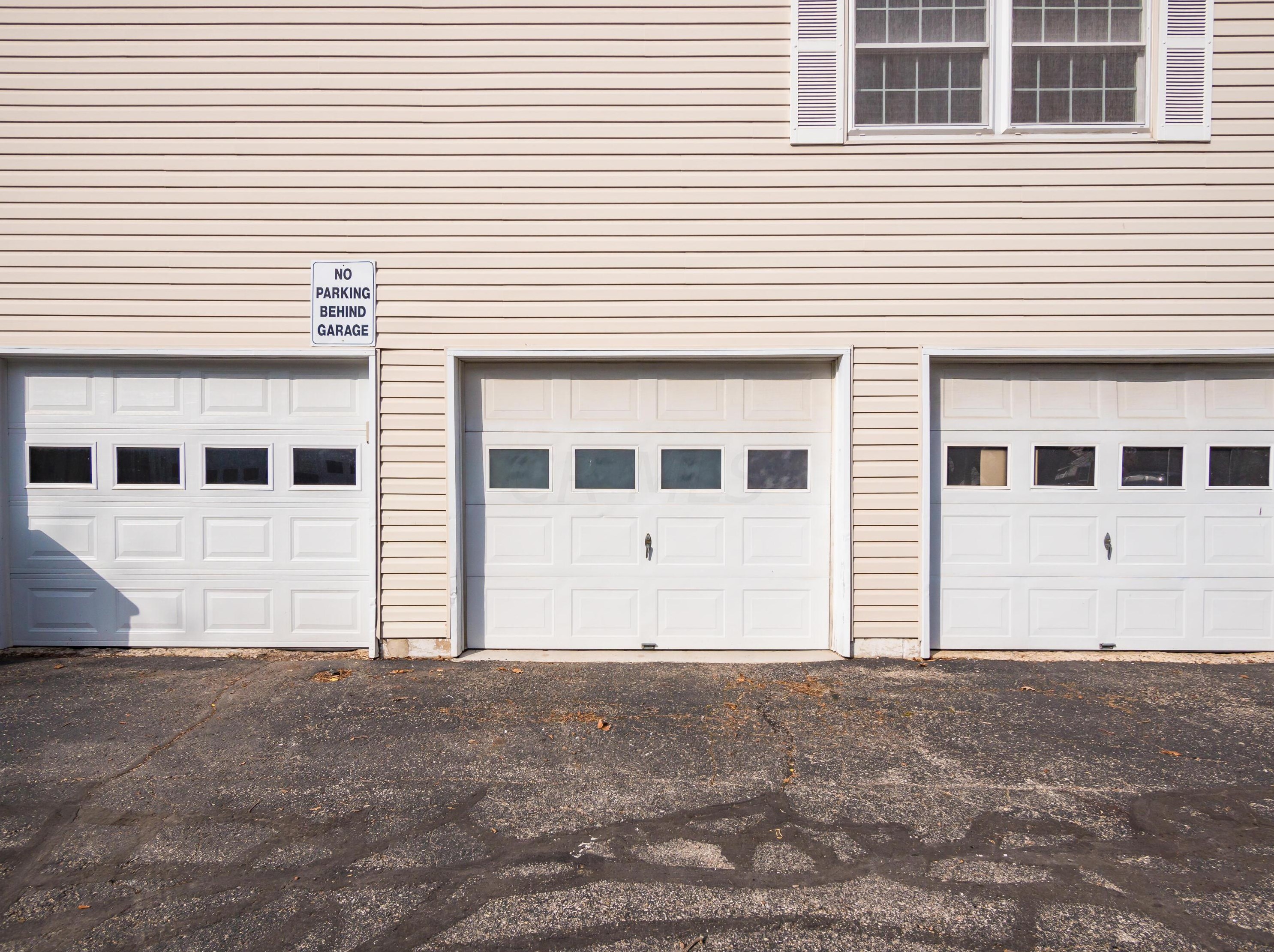 1305 Lowland Ct, Columbus OH  43204-2106 exterior