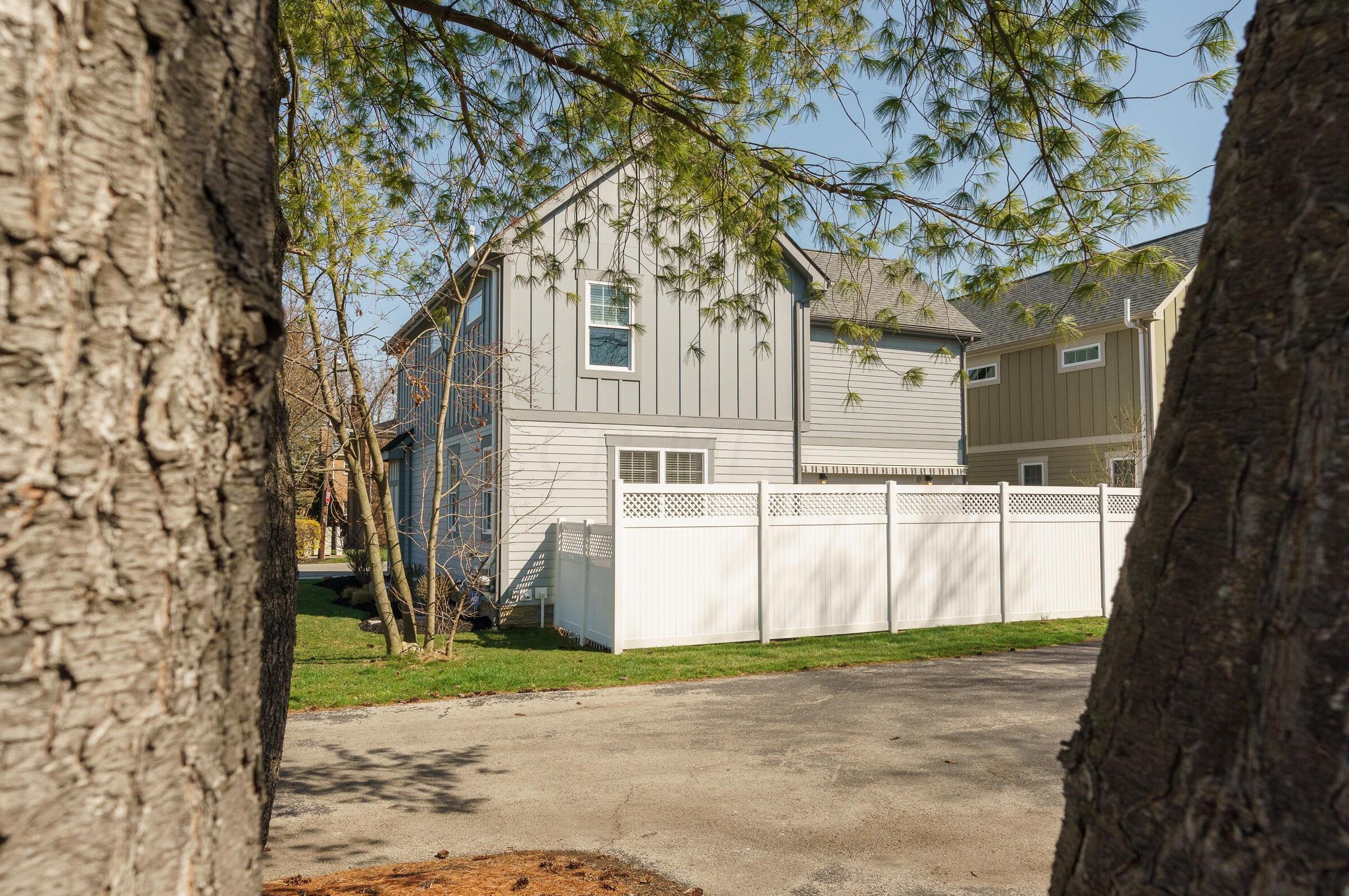 1533 Ida Ave, Columbus OH  43212 exterior