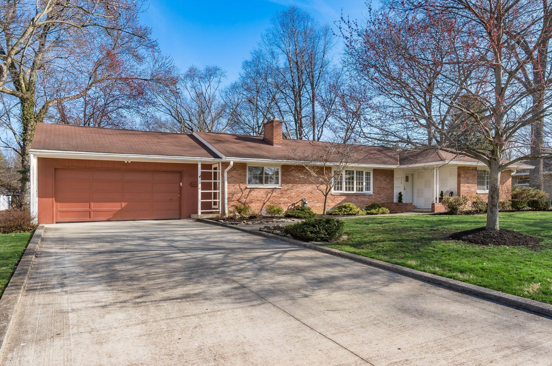 264 Fairlawn Dr, Columbus, OH 43214-2711