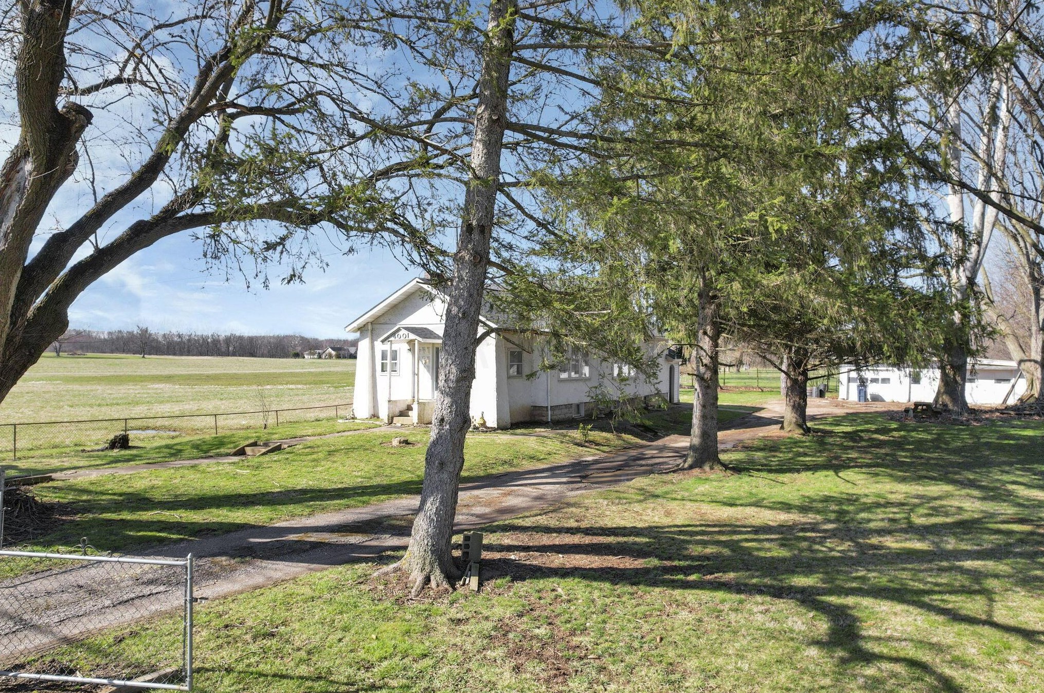 4001 National Rd, Hebron OH  43025-9547 exterior