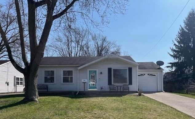 1049 Robinson St, Marion, OH 43302-1955