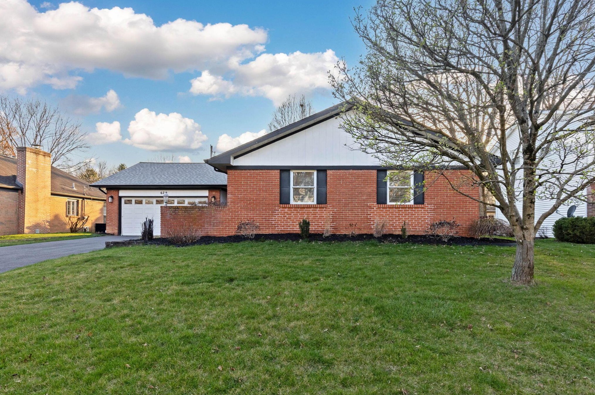 679 College Crest Rd, Westerville, OH 43081-6353