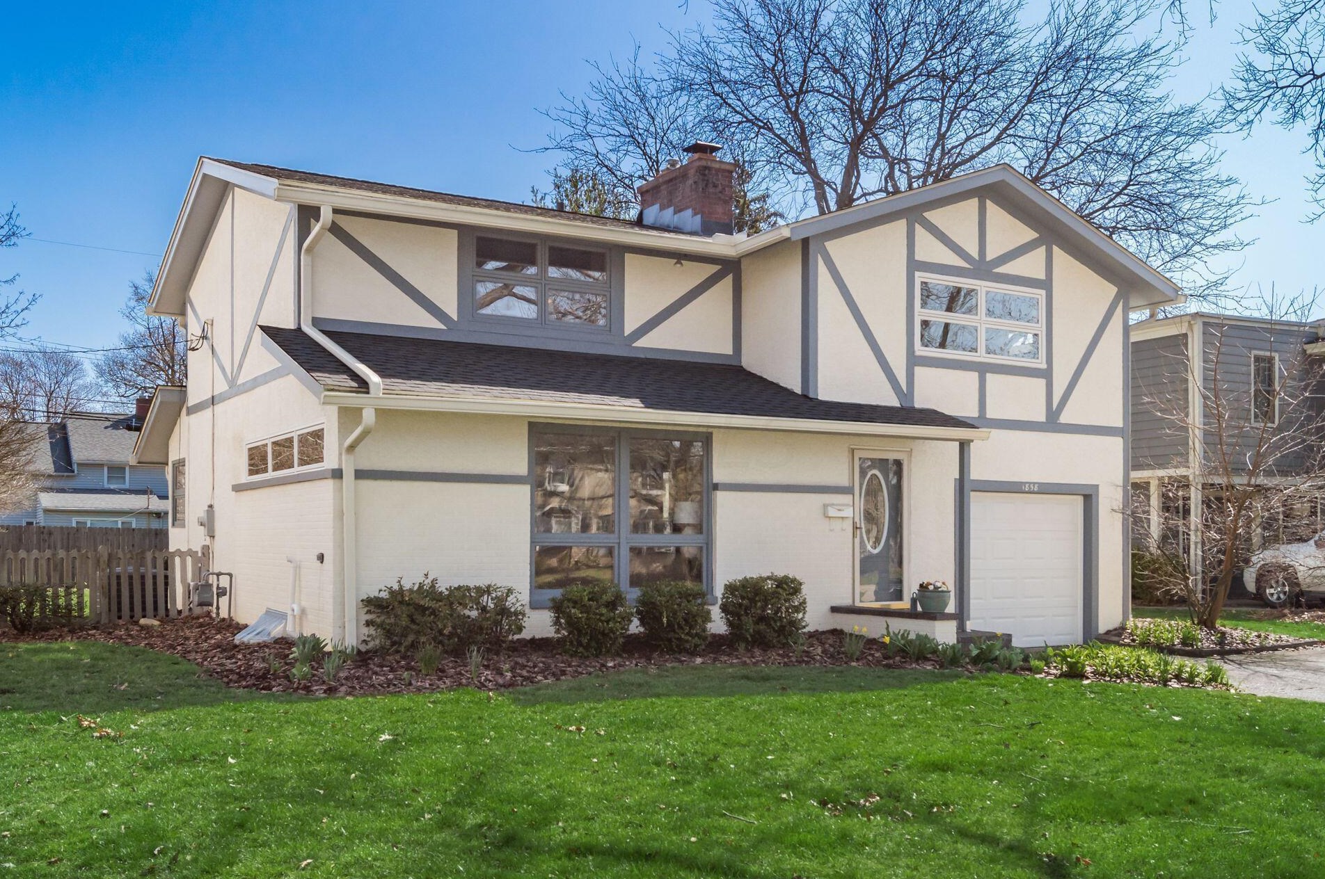 1858 Glenn Ave, Columbus, OH 43212-1114