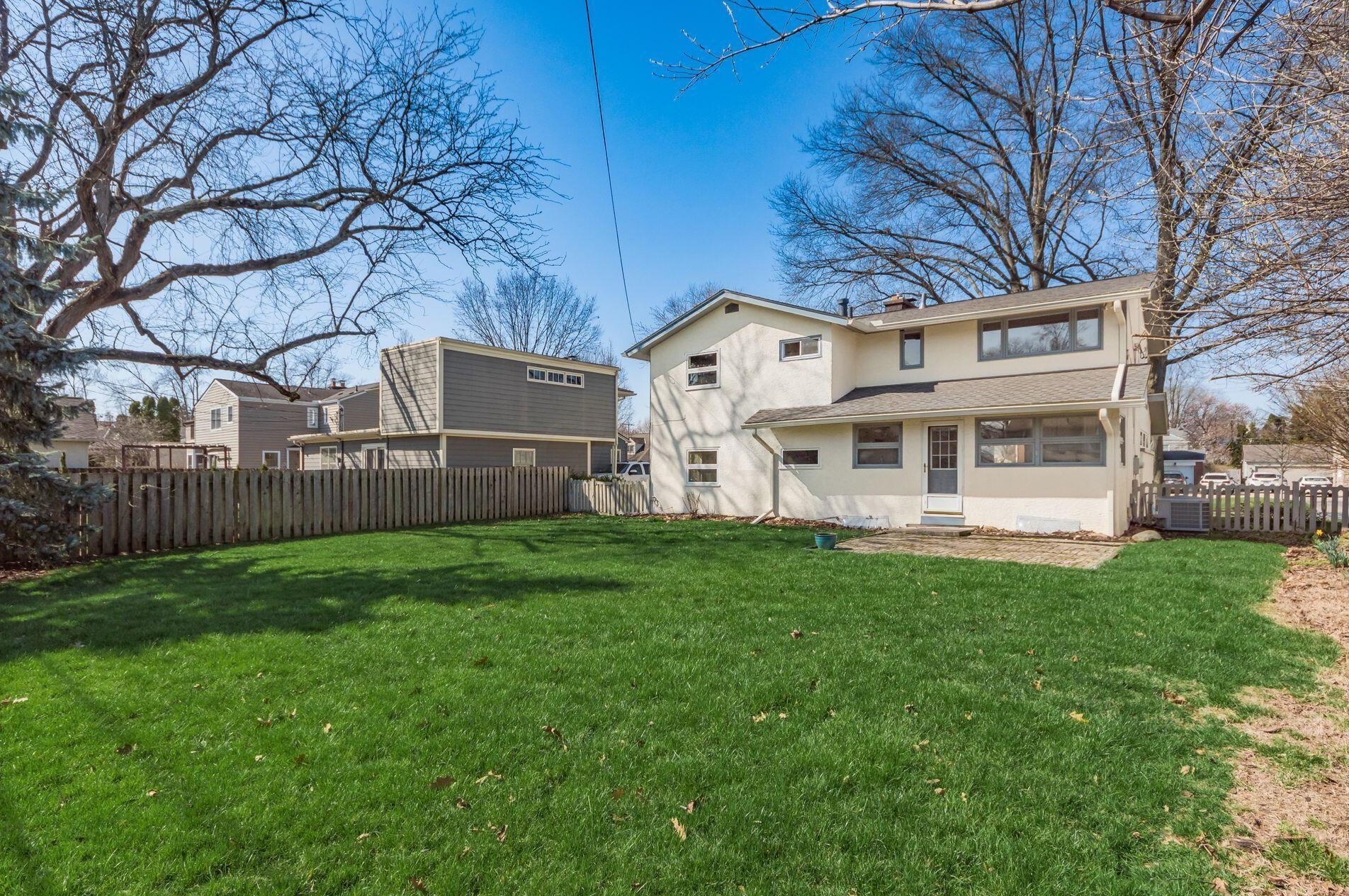 1858 Glenn Ave, Columbus OH 43212-1114 exterior