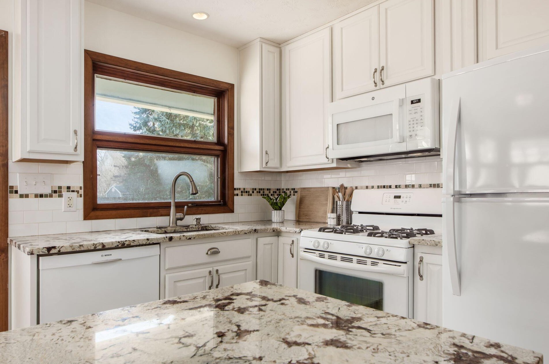 1858 Glenn Ave, Columbus OH 43212-1114 exterior