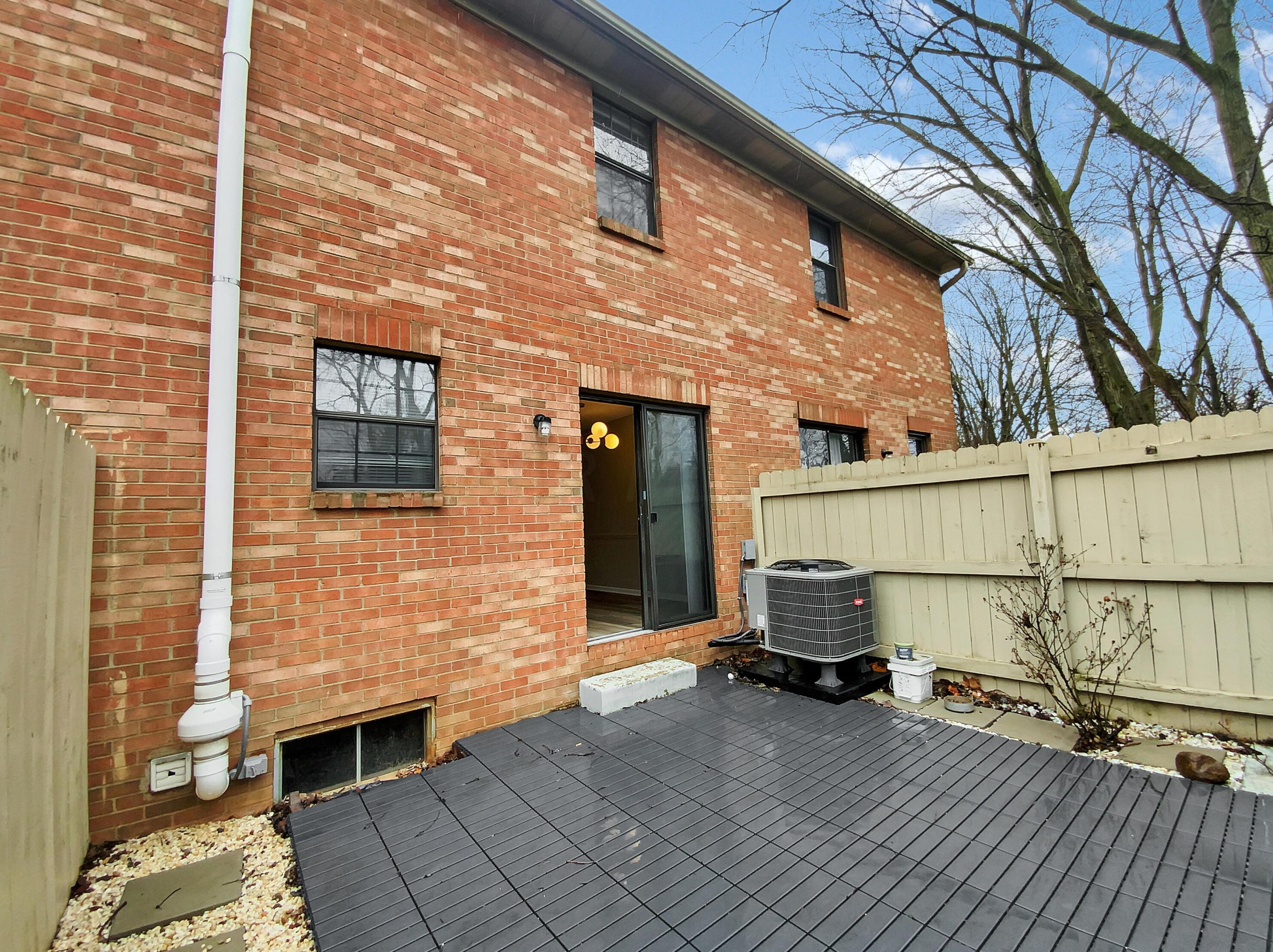 3320 Edgebrook Dr, Dublin OH  43017-3621 exterior