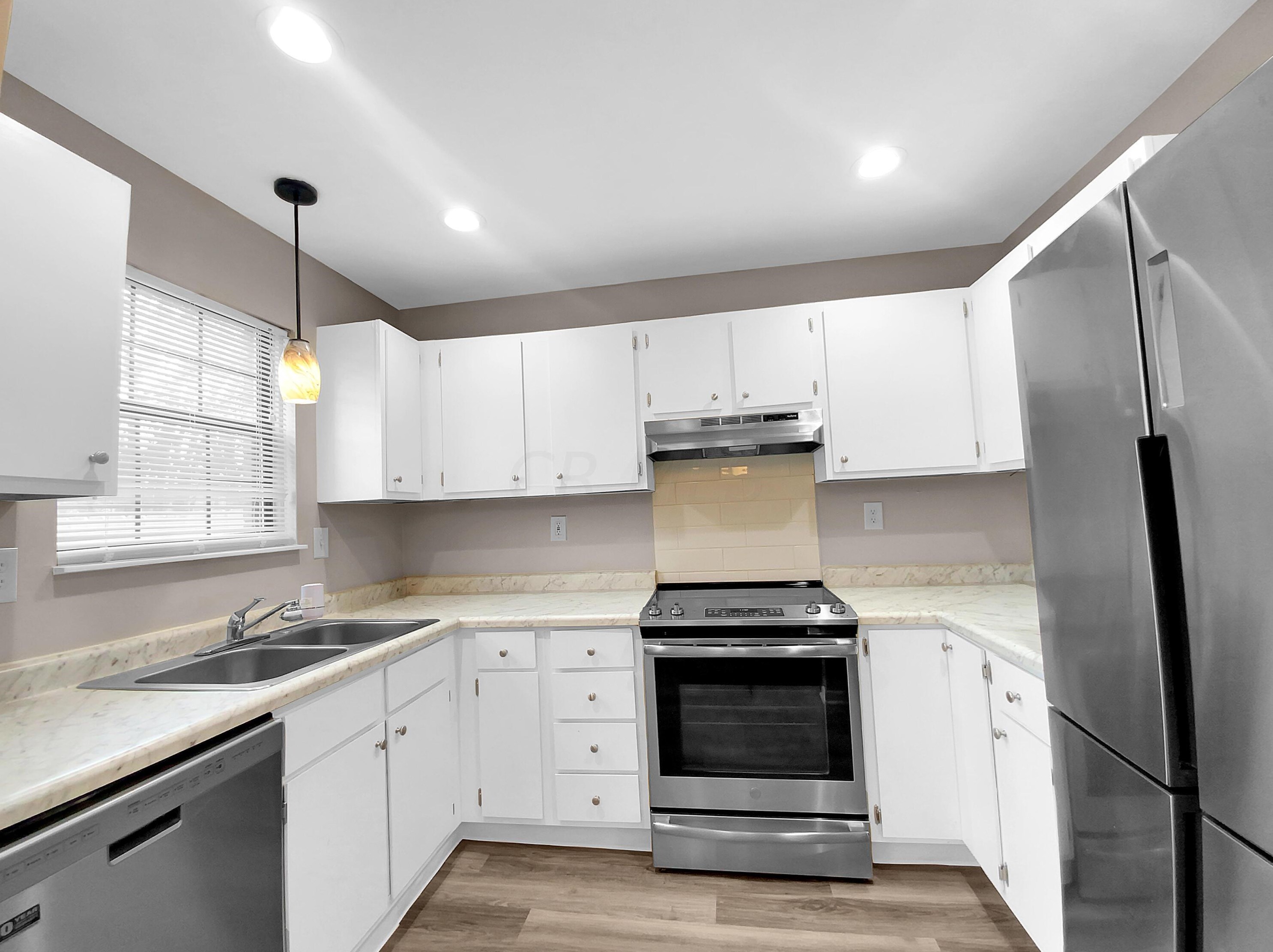 3320 Edgebrook Dr, Dublin OH  43017-3621 exterior