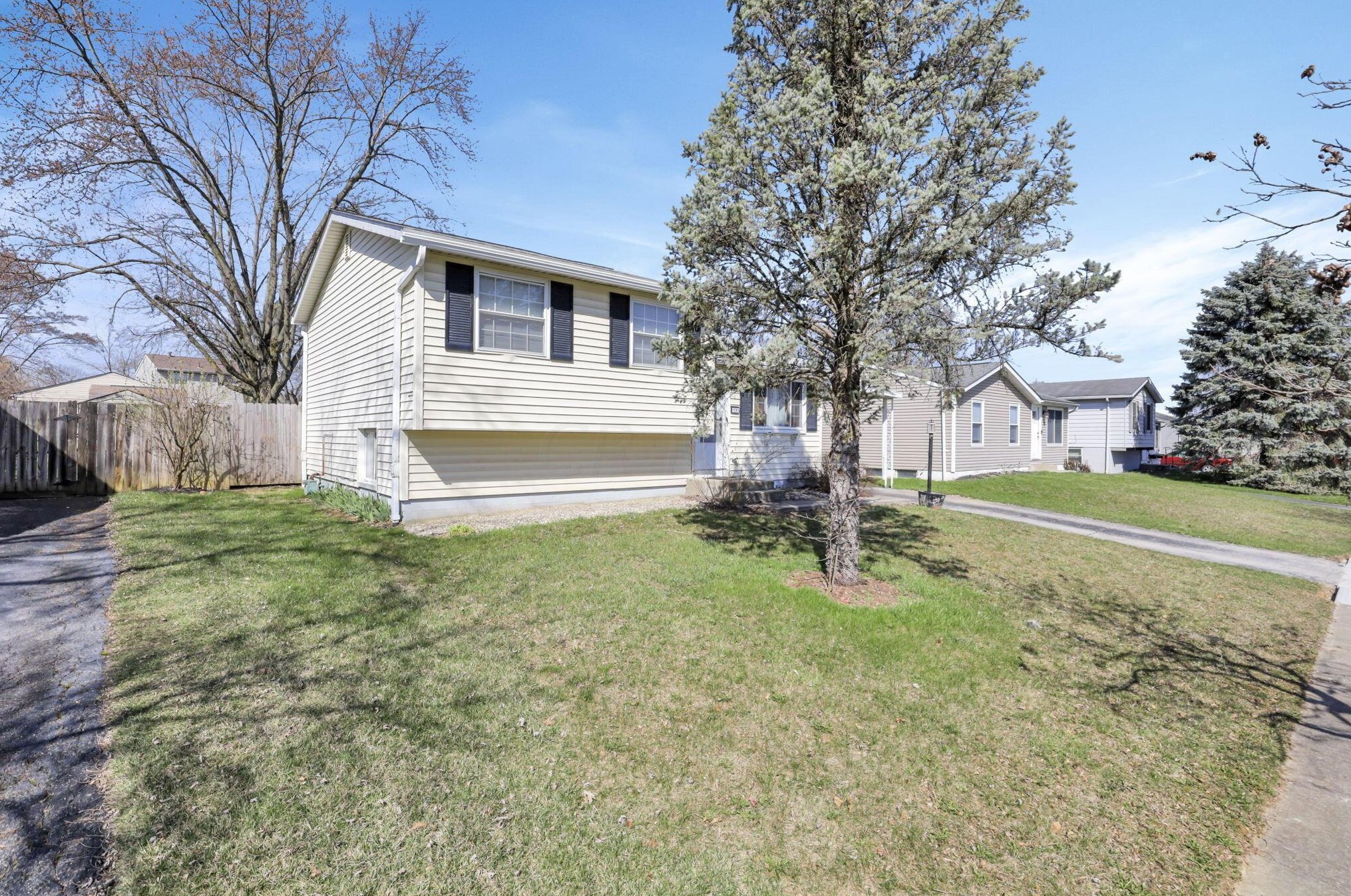 1791 Holw Run Dr, Columbus OH 43223-3413 exterior