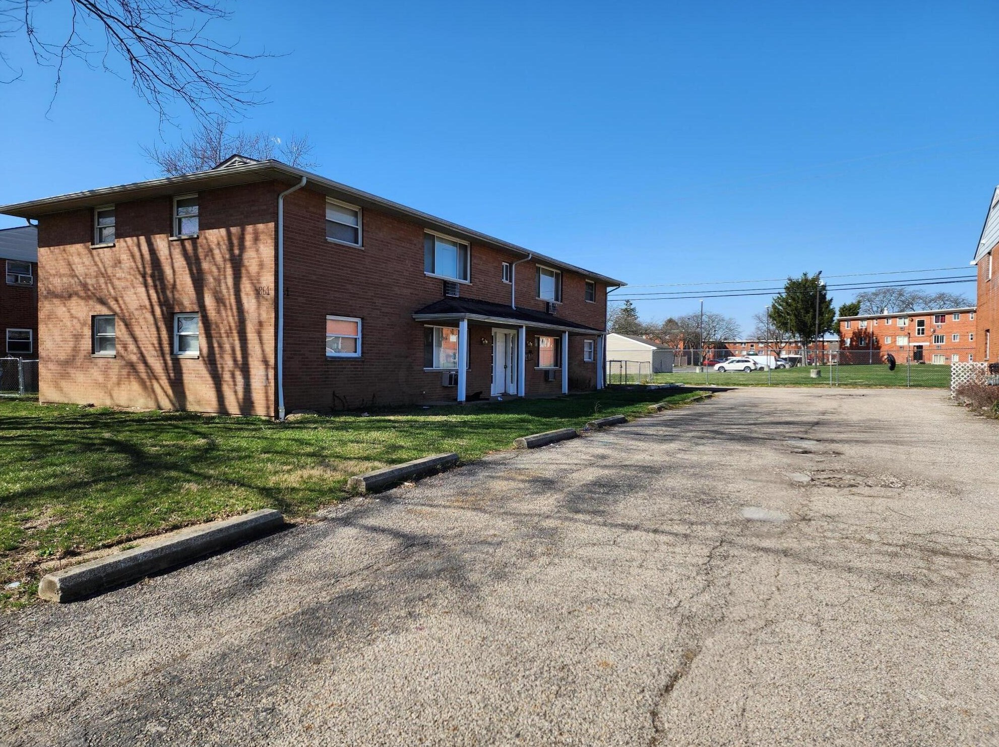 861 Kingsford Rd, Columbus, OH 43204-1032
