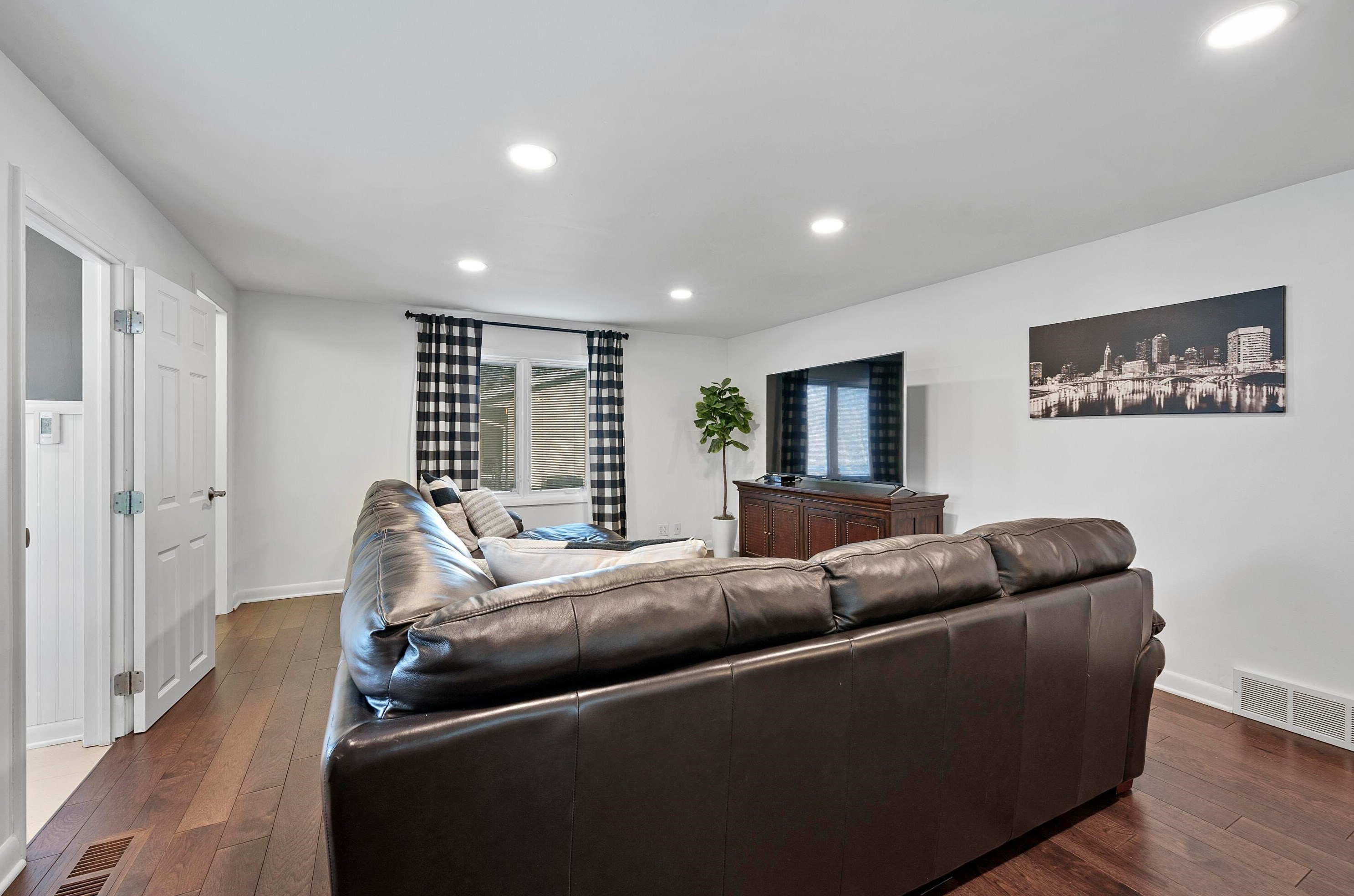 1428 Trentwood Rd, Columbus OH  43221-2230 exterior