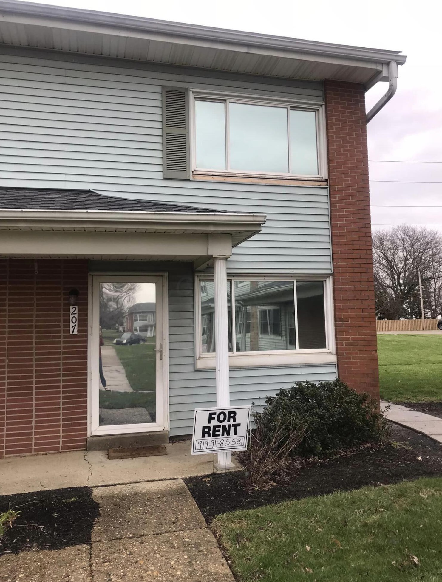 207 Buckeye Cir, Columbus, OH 43217