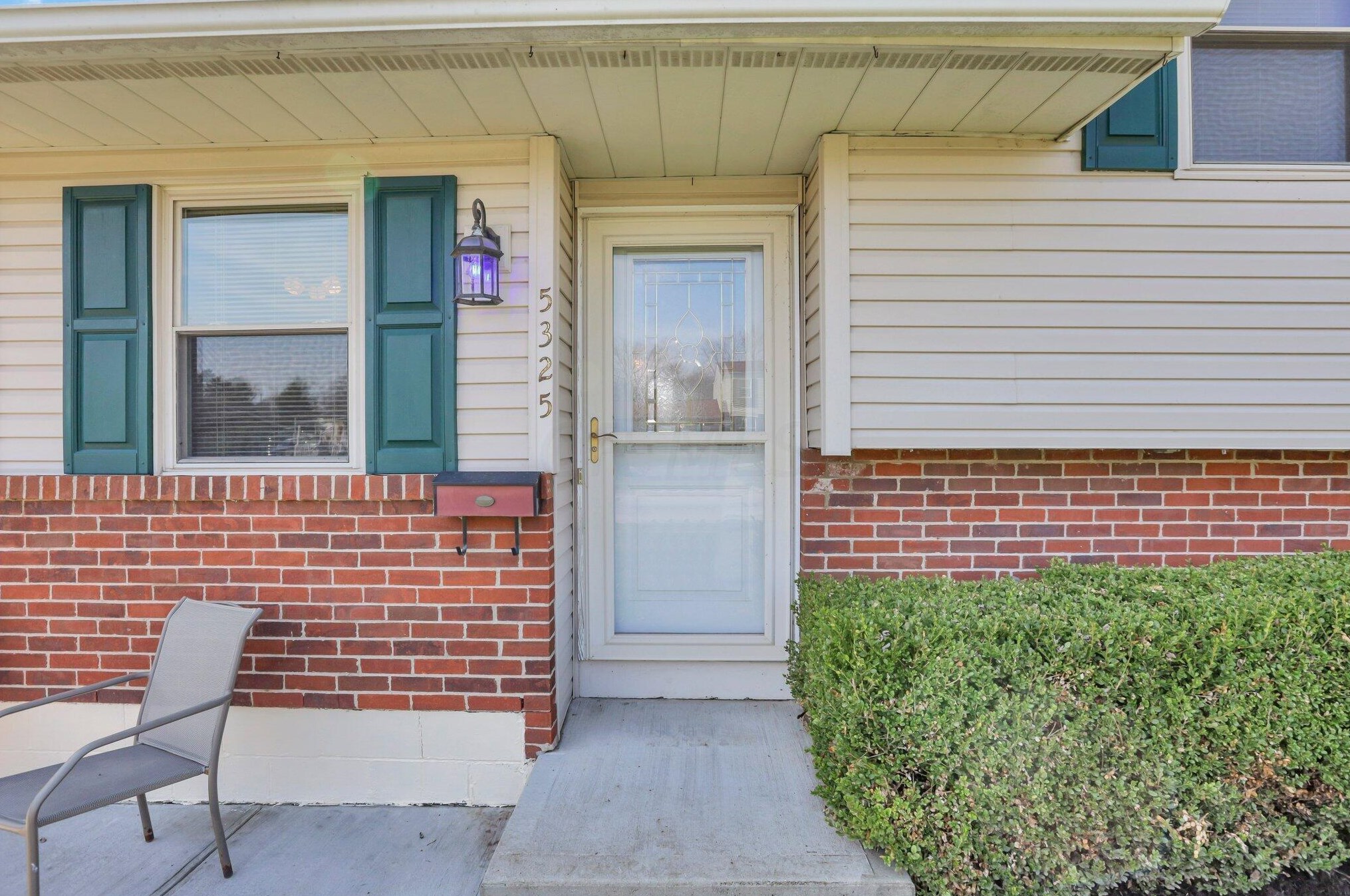 5325 Deforest Dr, Columbus, OH 43232-5918