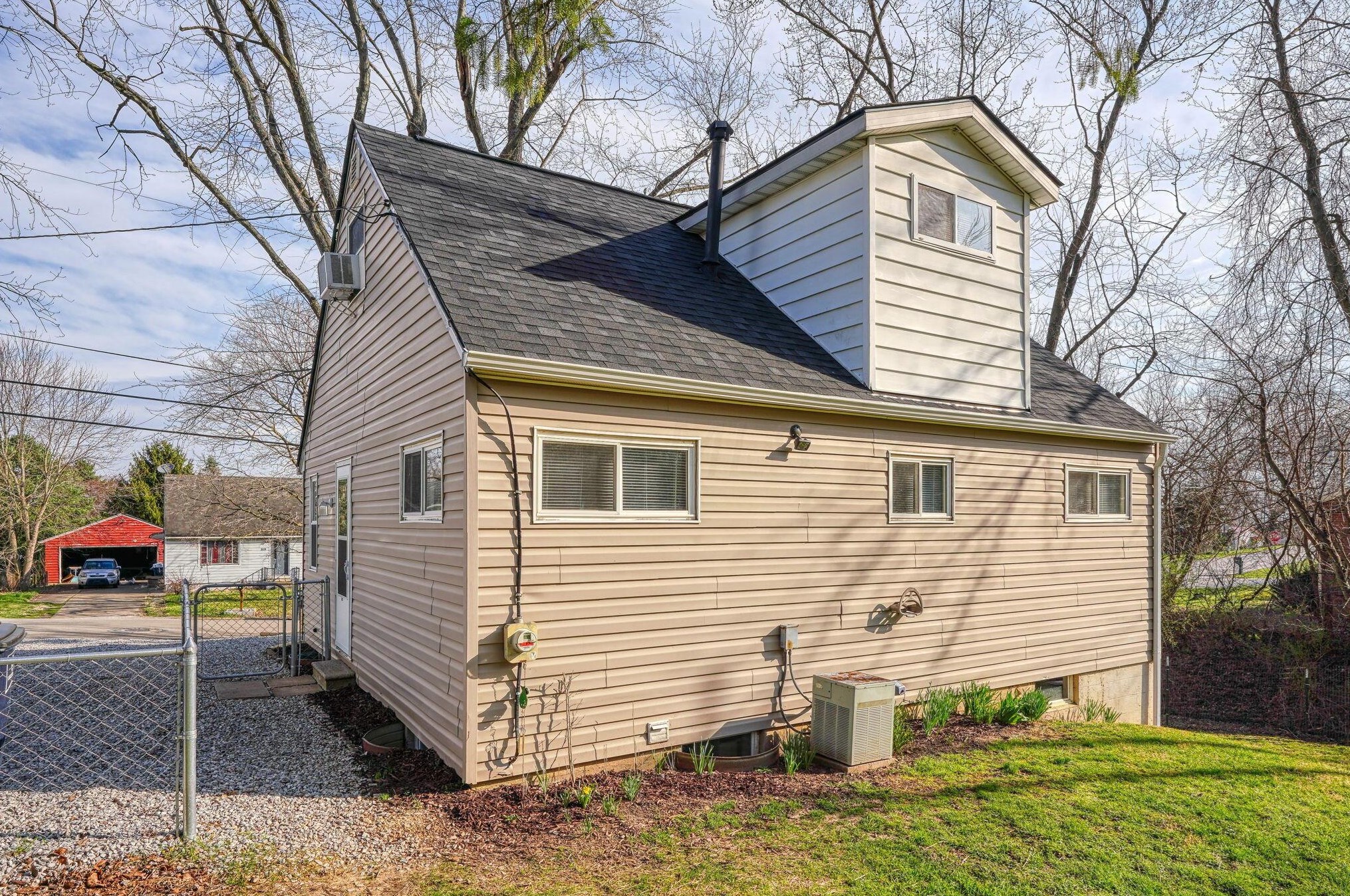 812 Spring St, Lancaster OH  43130-4753 exterior