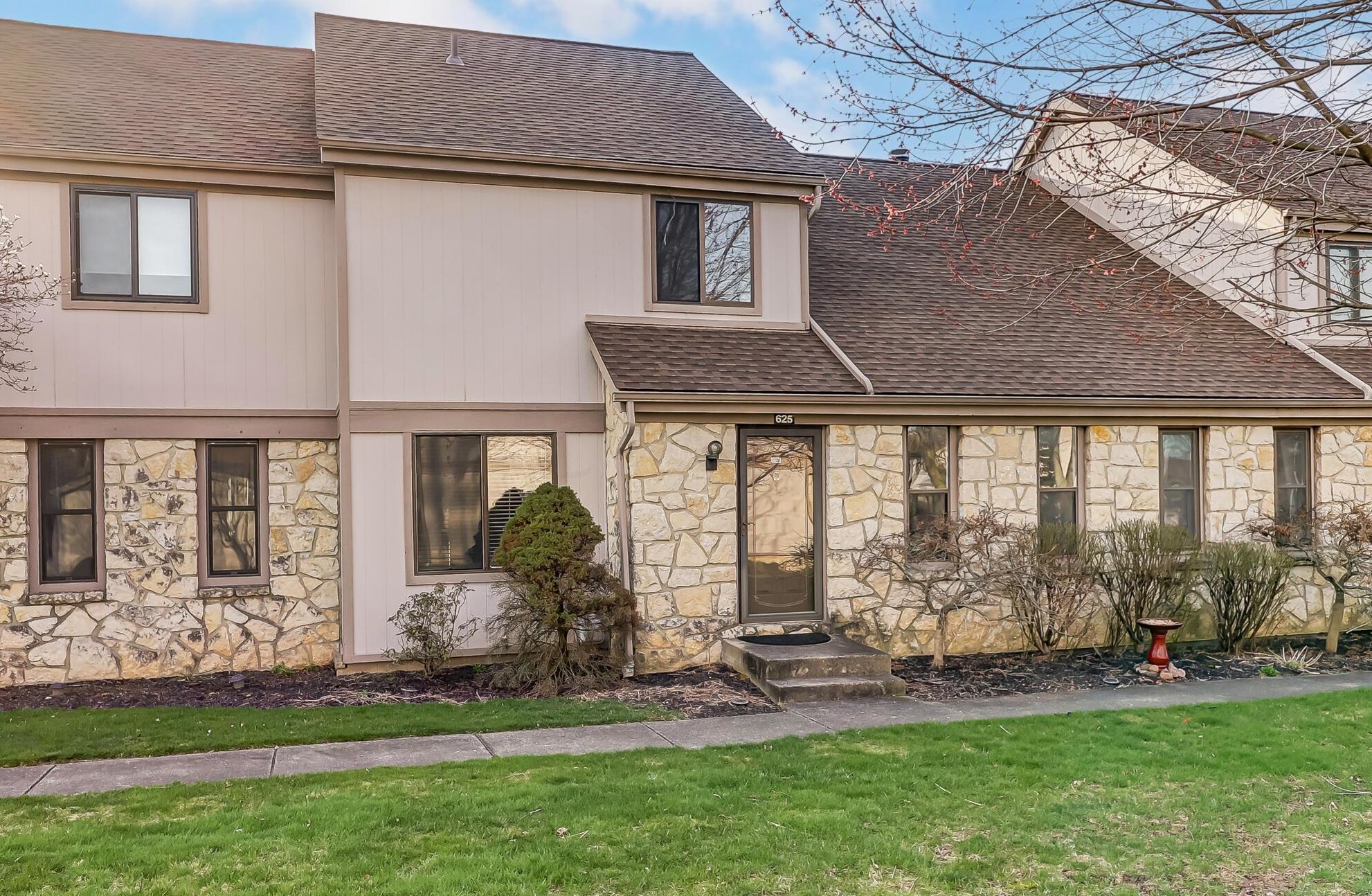 625 Farler Dr, Columbus, OH 43213-3491