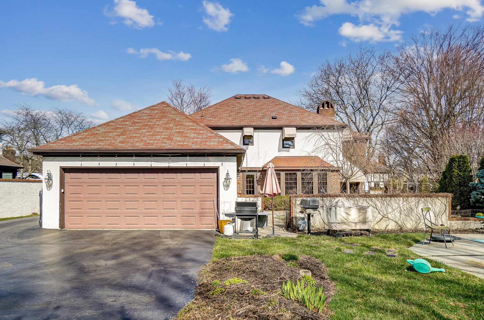 1385 Fountaine Dr, Columbus, OH 43221-1521