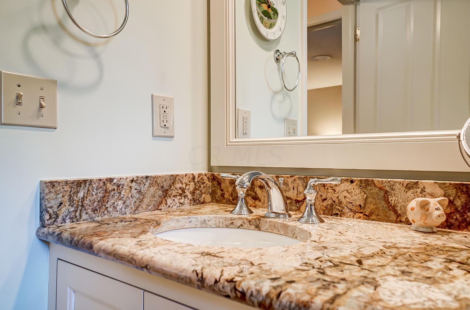 1385 Fountaine Dr, Columbus OH 43221-1523 exterior