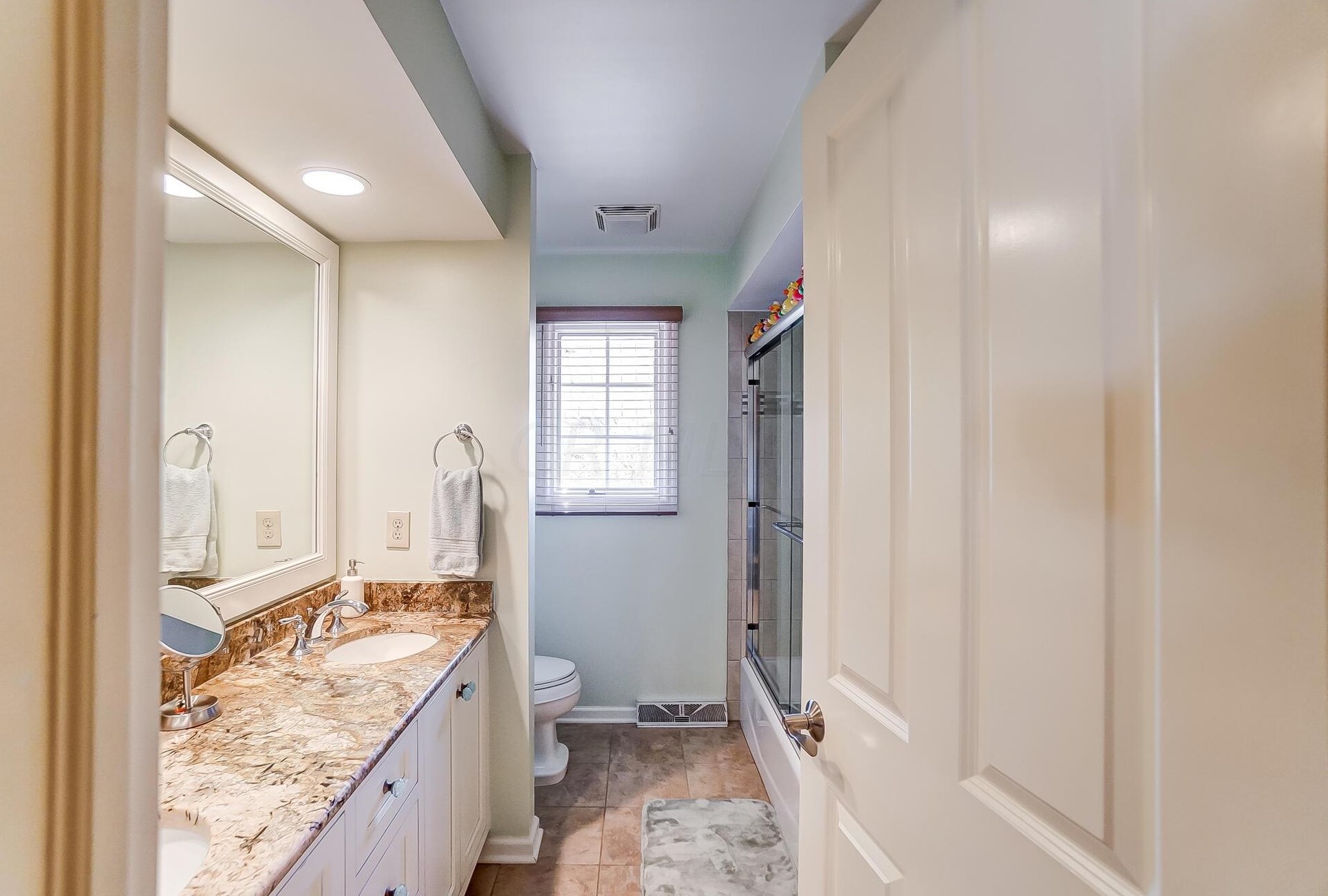 1385 Fountaine Dr, Columbus OH 43221-1523 exterior