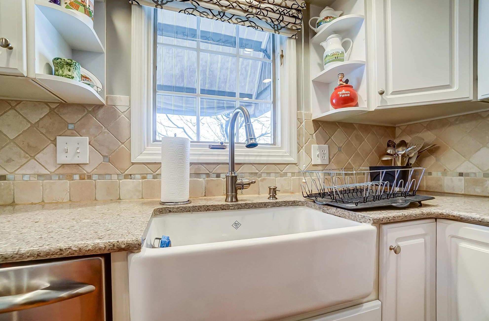 1385 Fountaine Dr, Columbus OH 43221-1523 exterior