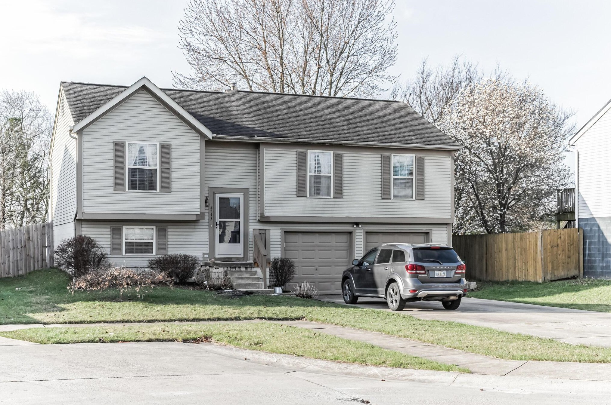 2543 Bridlewood Ct, Columbus OH  43207-8500 exterior