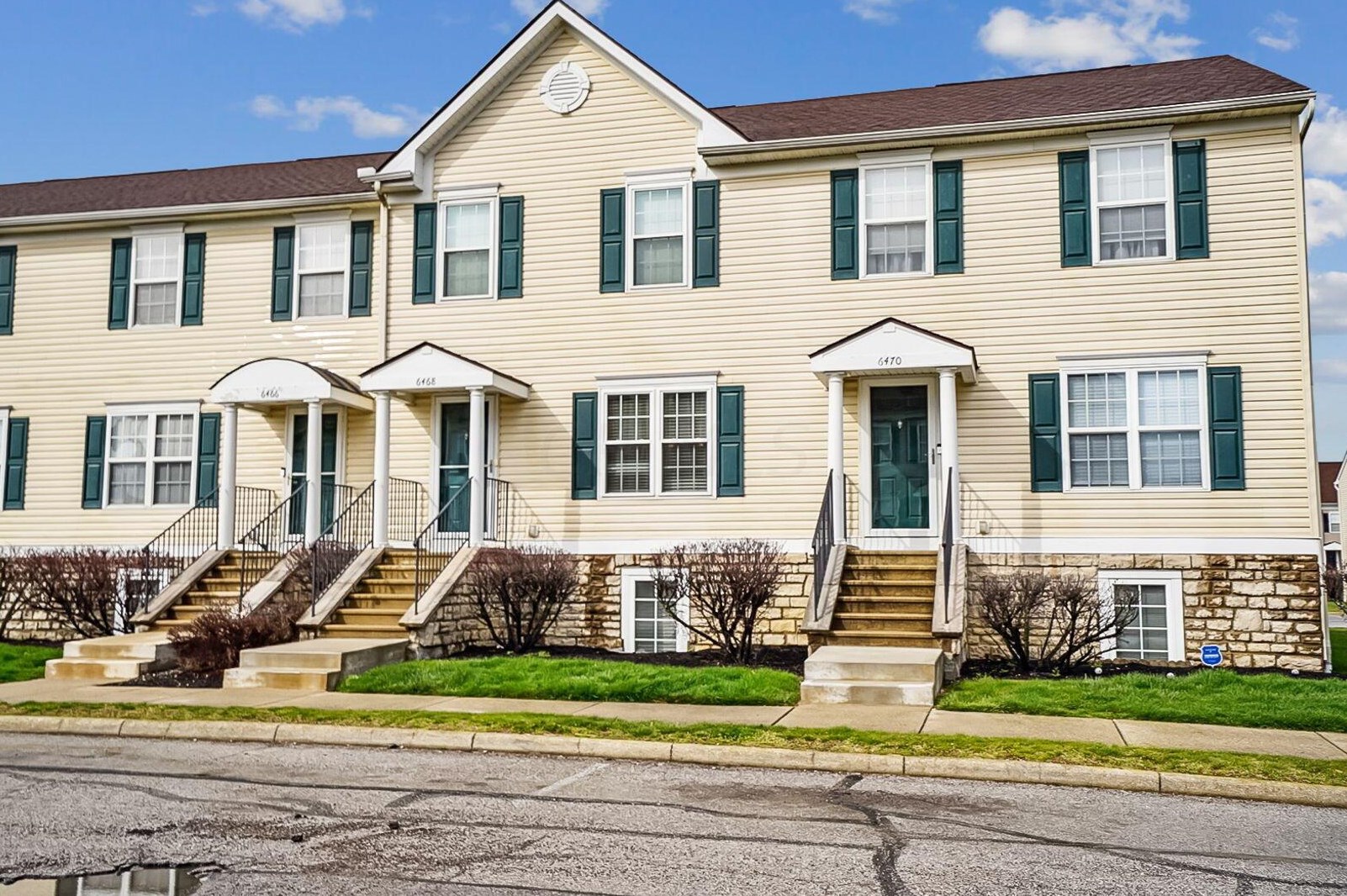 6470 Nottinghill Trail Dr, Cnl Wnchstr OH  43110-7009 exterior