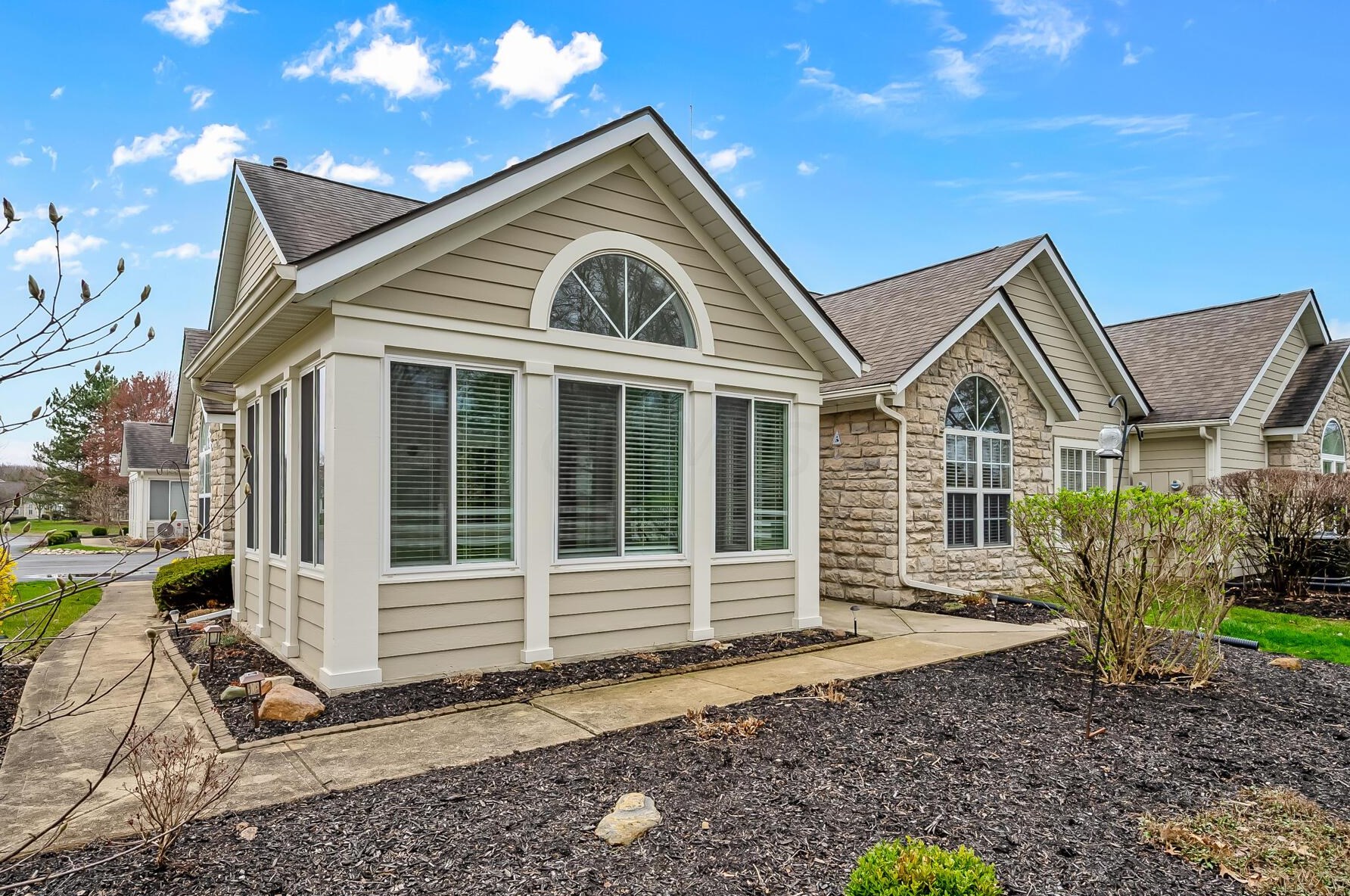 6307 Pinehurst Pointe, Westerville, OH 43082-9738