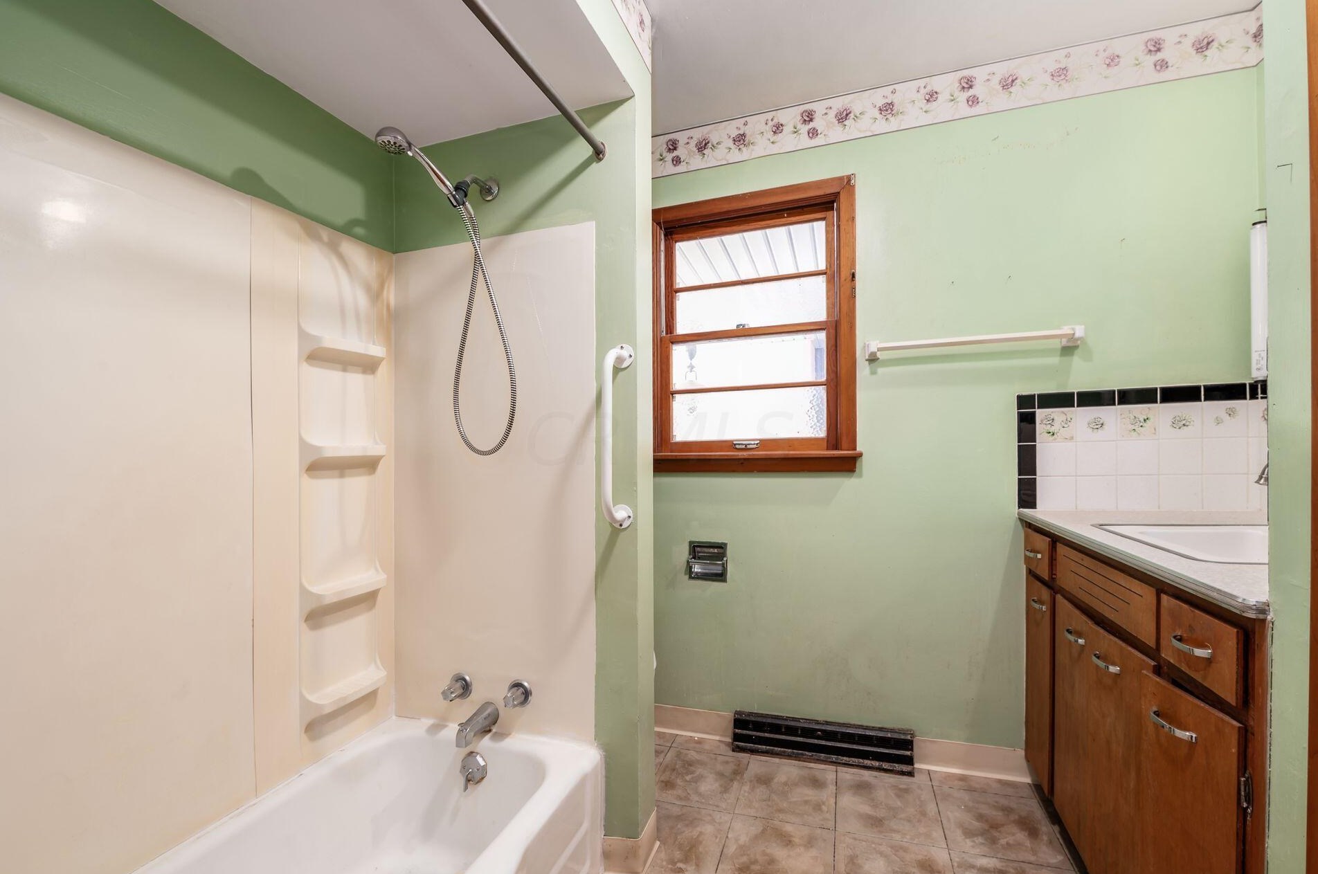 1031 Clayton Dr, Lancaster OH  43130-2030 exterior