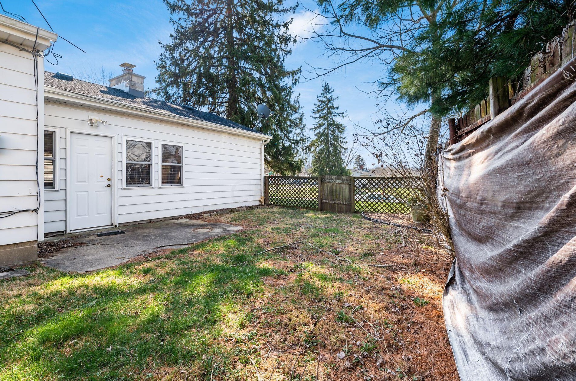 1031 Clayton Dr, Lancaster OH  43130-2030 exterior