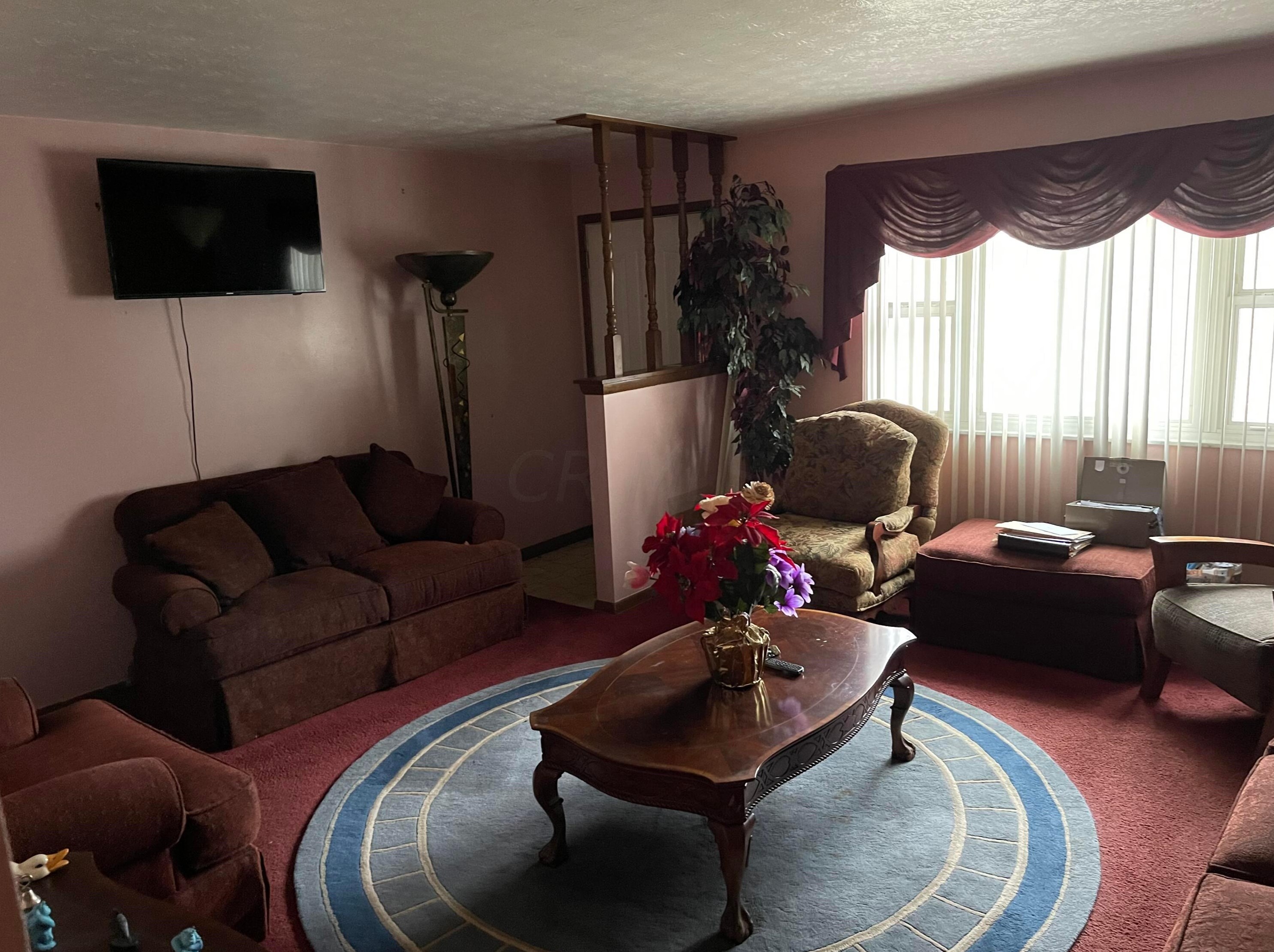 3187 Petzinger Rd, Columbus OH 43232-3914 exterior