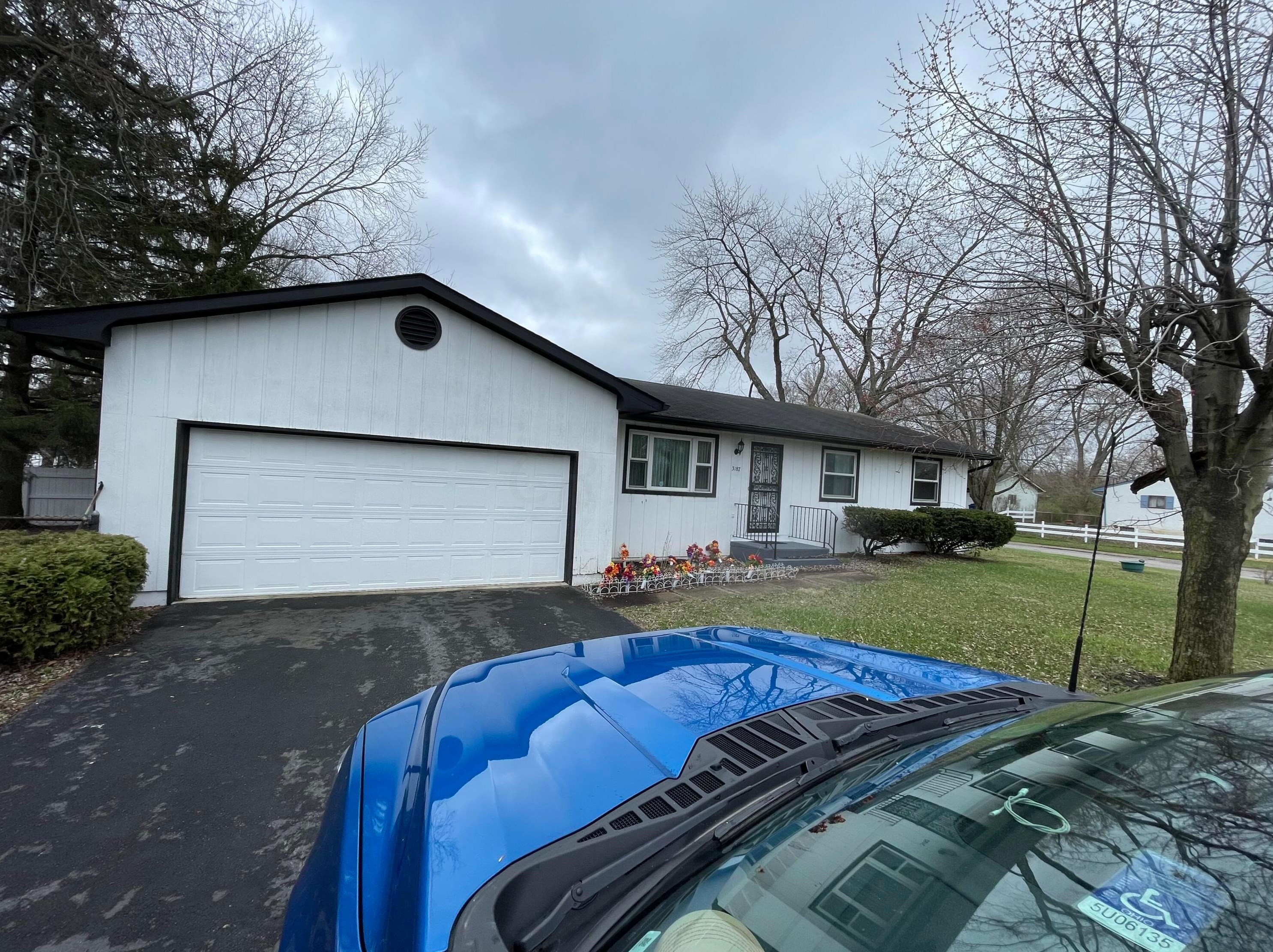 3187 Petzinger Rd, Columbus OH 43232-3914 exterior