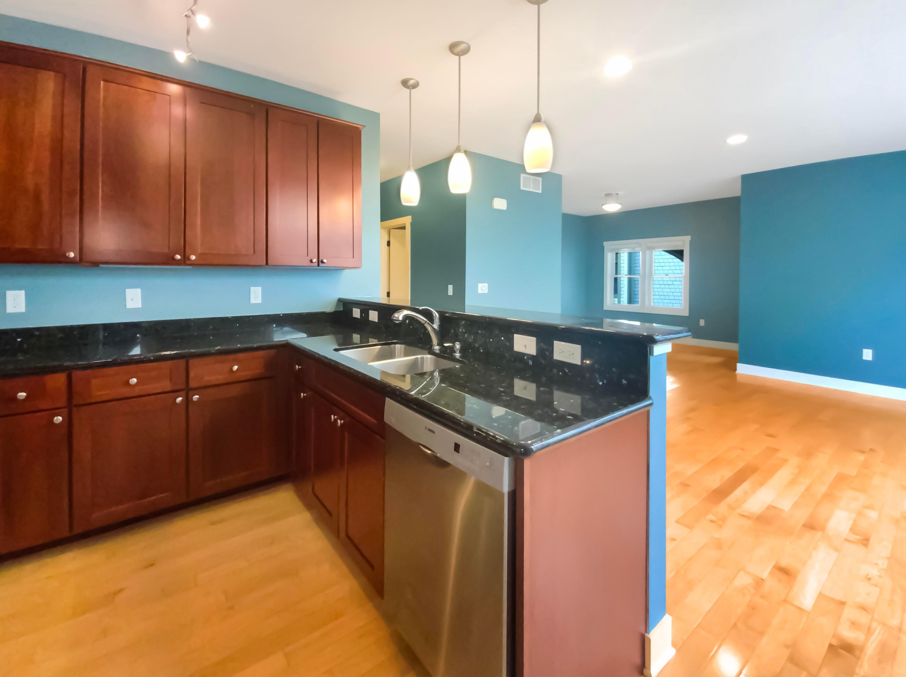 1461 Mews Ct, Columbus OH  43212-2875 exterior
